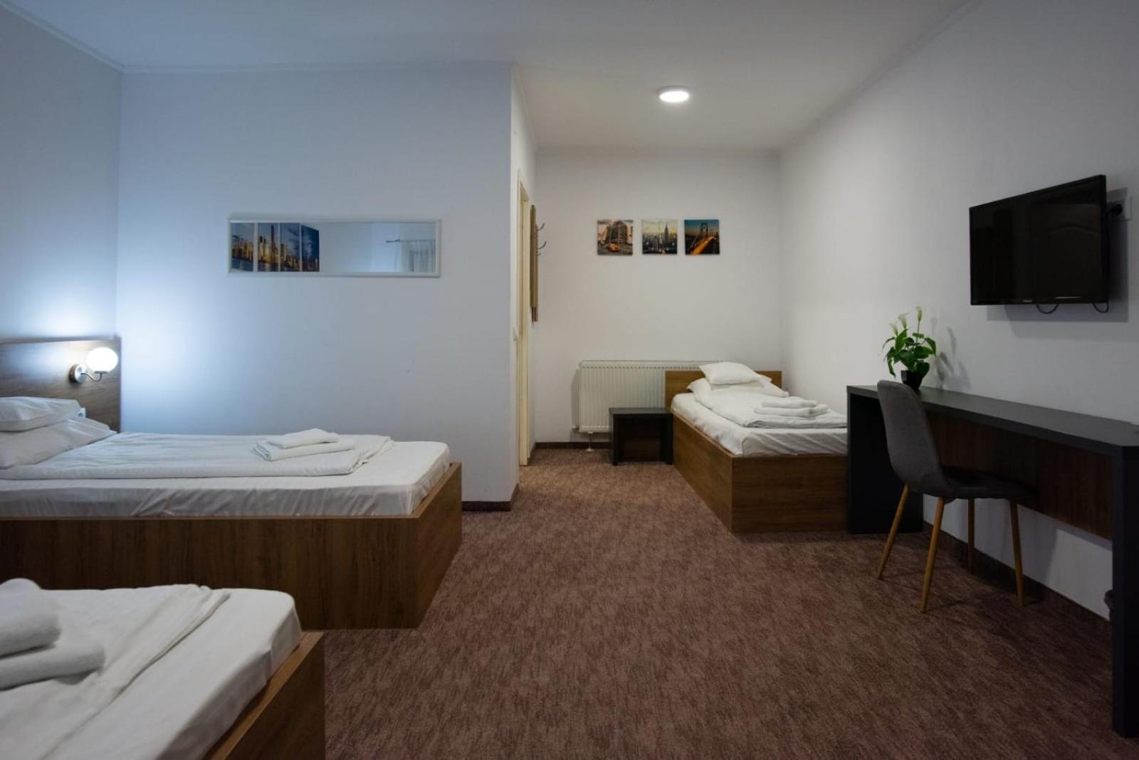 Triple Room - Photo 9