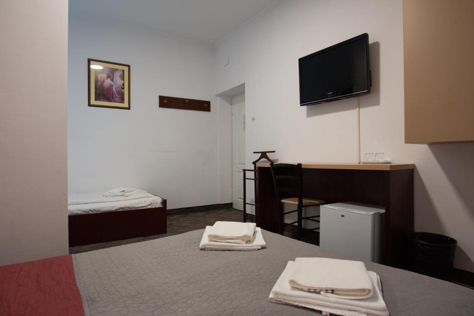 Triple Room - Photo 8