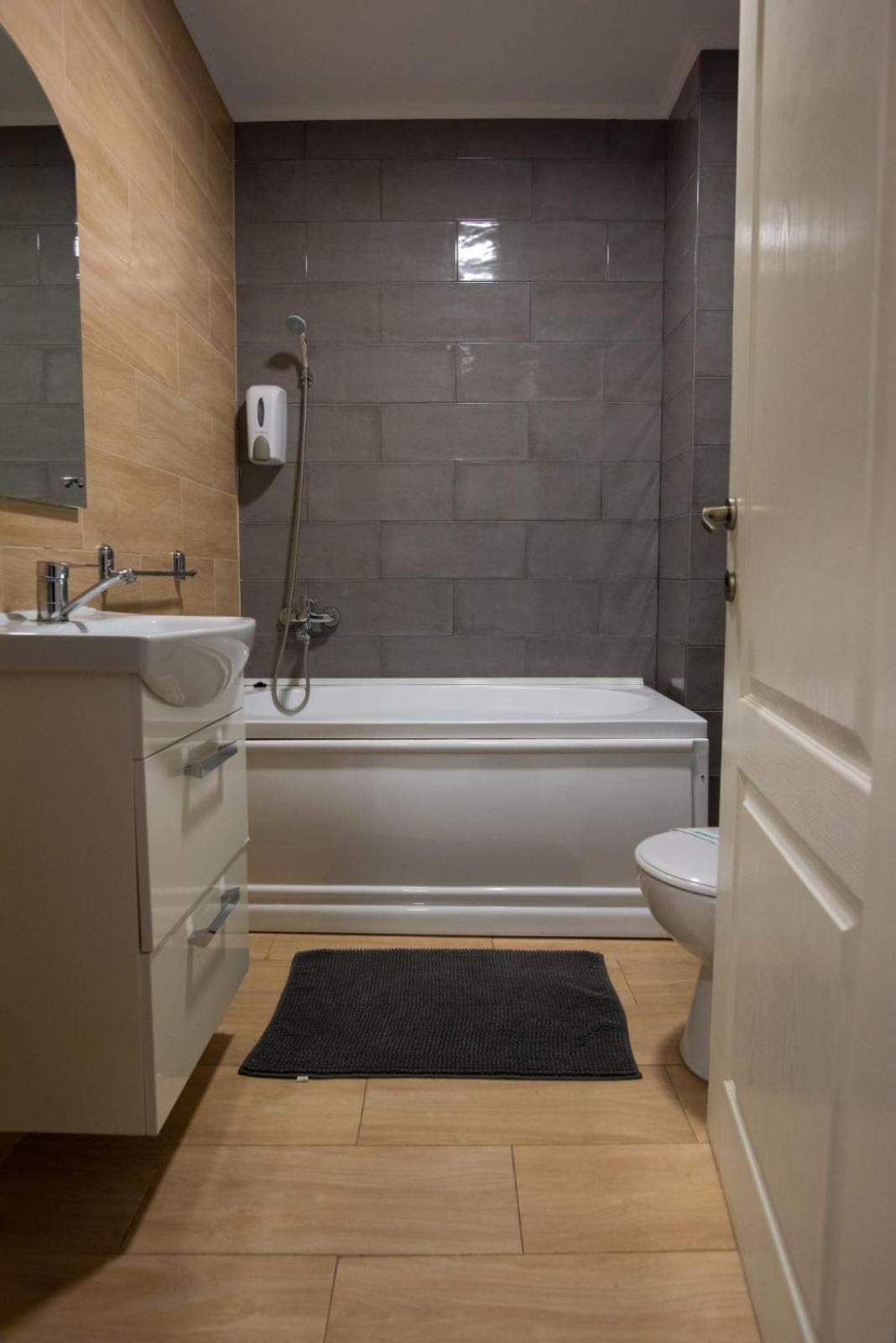 Triple Room - Photo 10