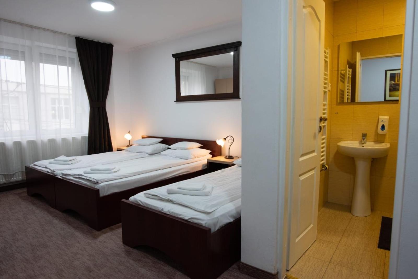 Triple Room - Photo 6