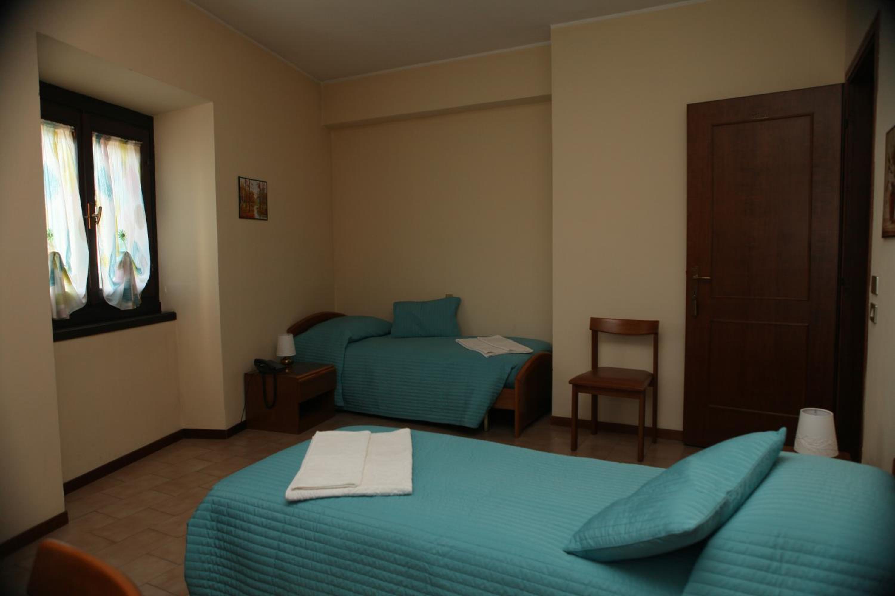 Triple Room - Photo 8