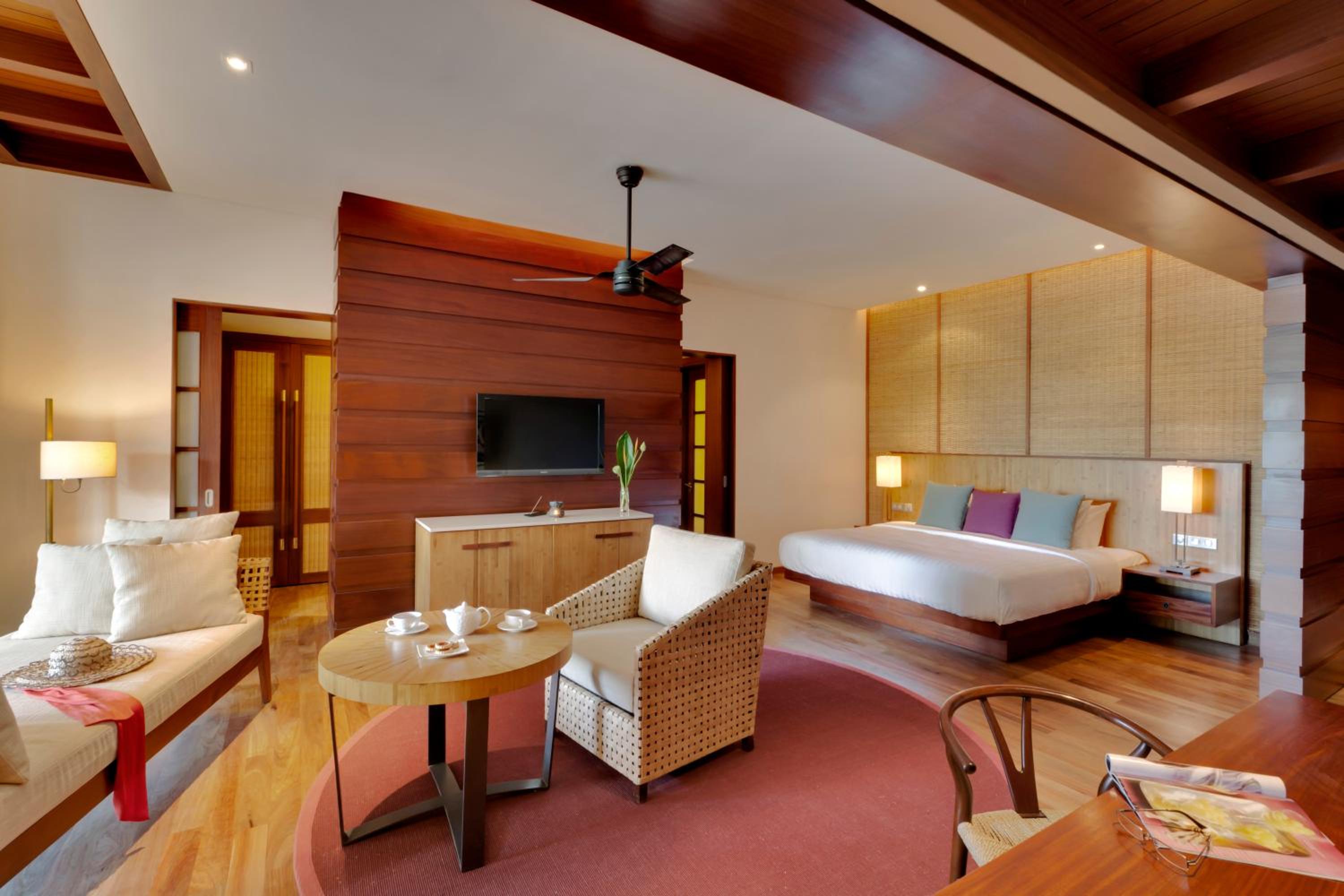 Luxury Pool Suite with Heated Pool & Partial Seaview - Photo 4