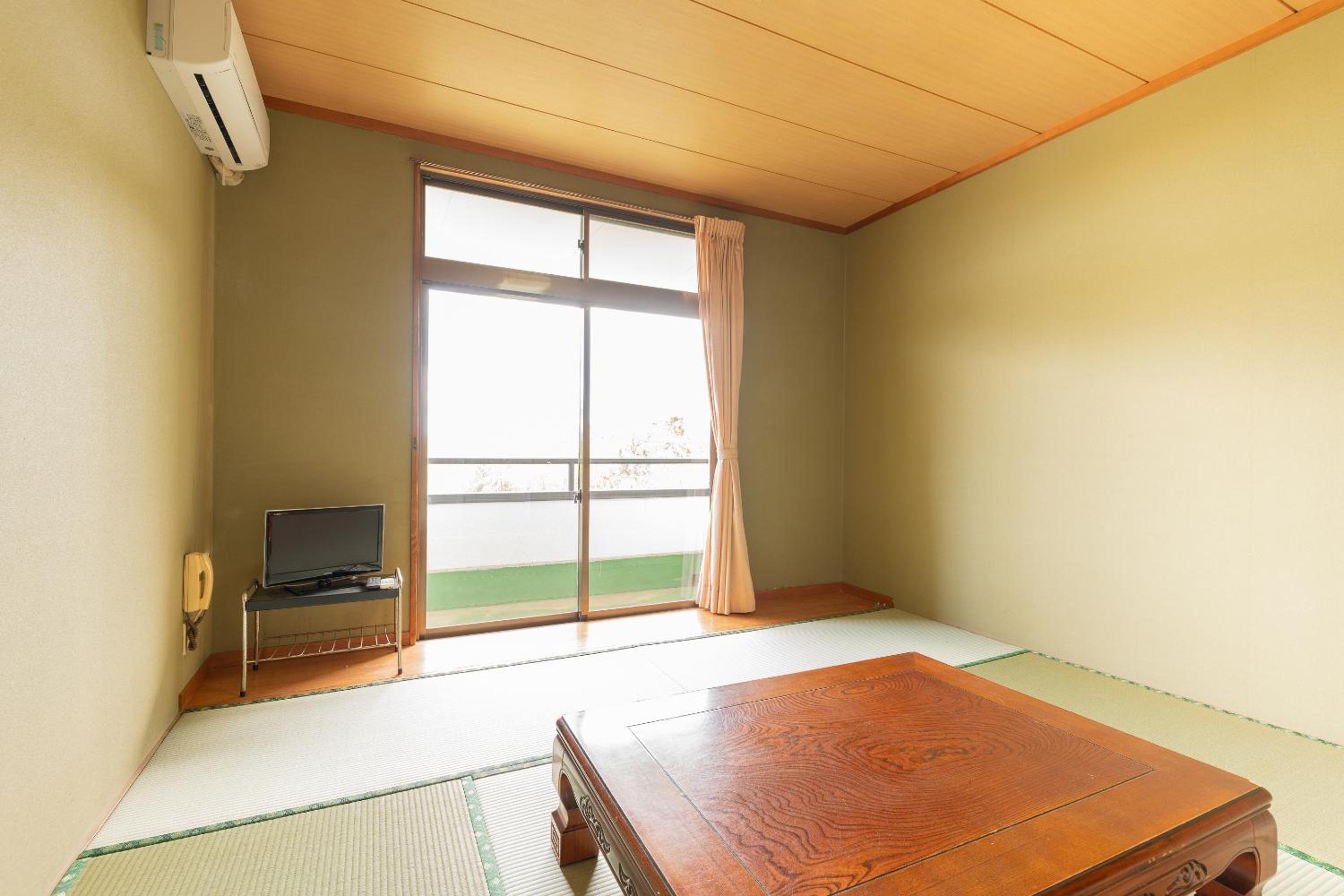 Quadruple Room with Shared Bathroom photo 1