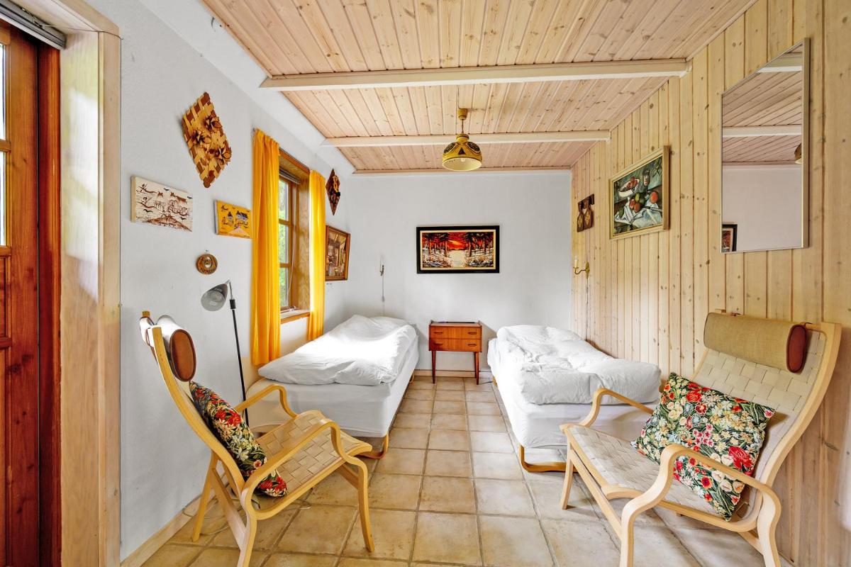 Double or Twin Room with Shared Bathroom photo 1