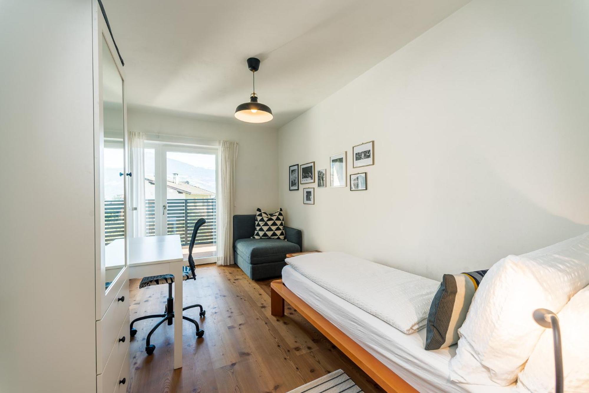 Two-Bedroom Apartment - Photo 2