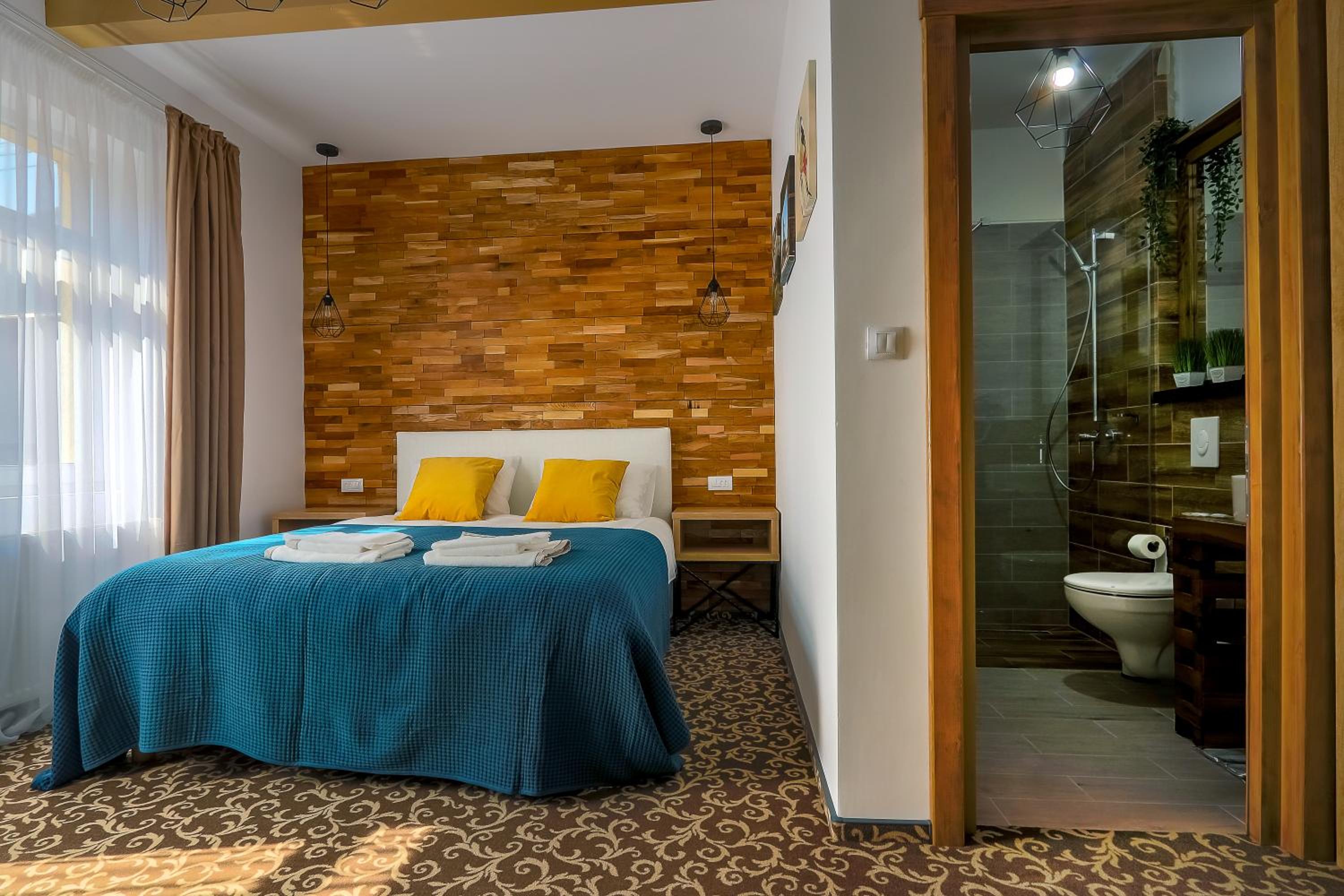 Deluxe Room (2 Adults + 1 Child) - Photo 11