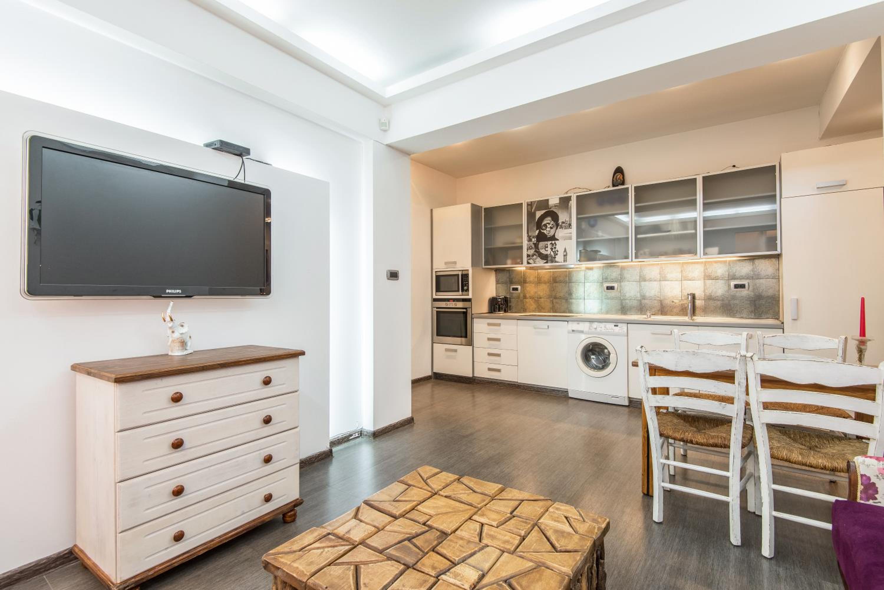 Two-Bedroom Apartment - Photo 3