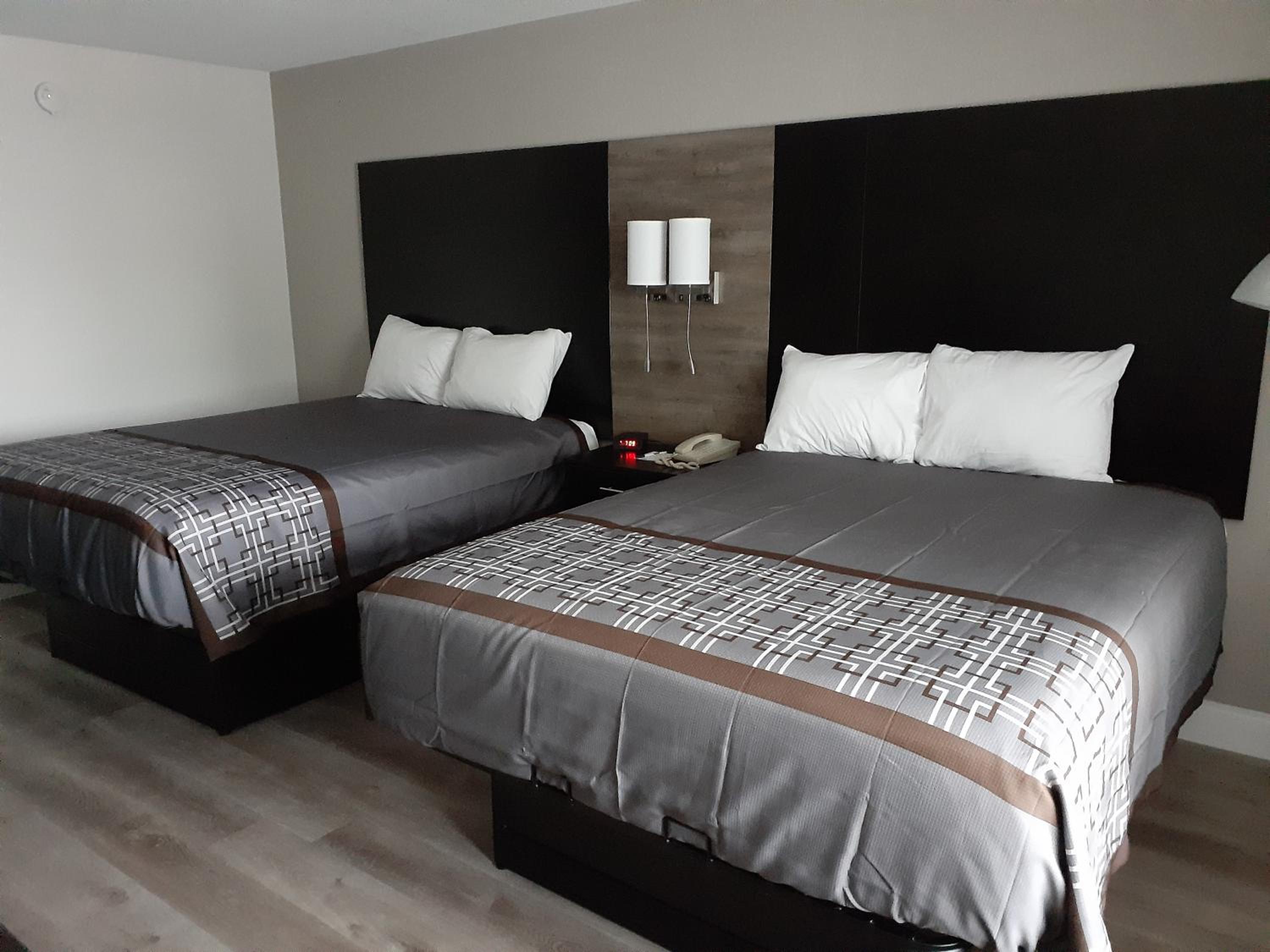 Queen Room with Two Queen Beds - Non-Smoking - Photo 1