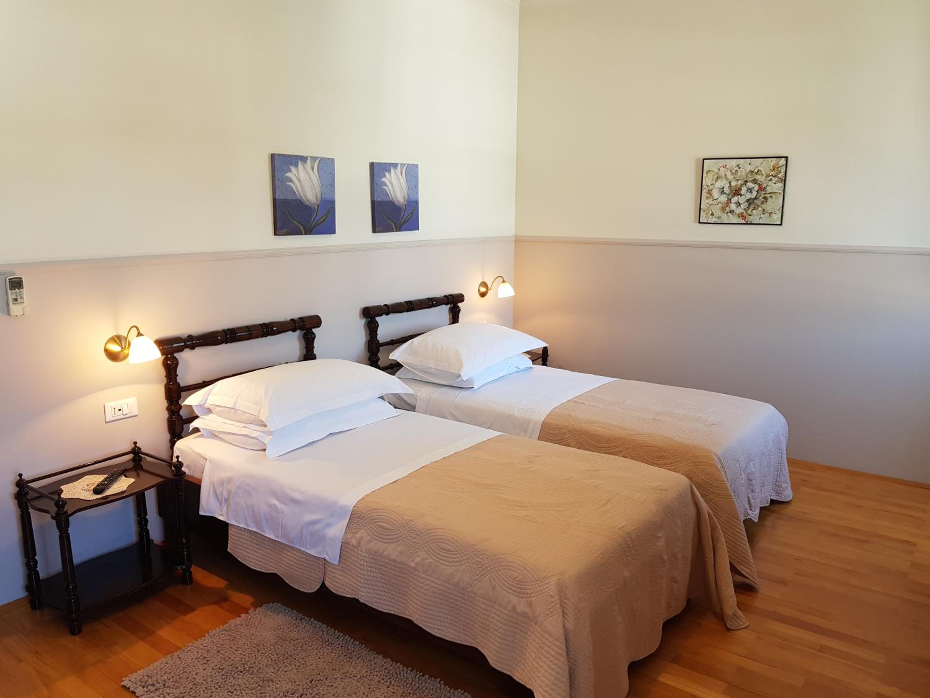 Double Room with City View - Photo 1