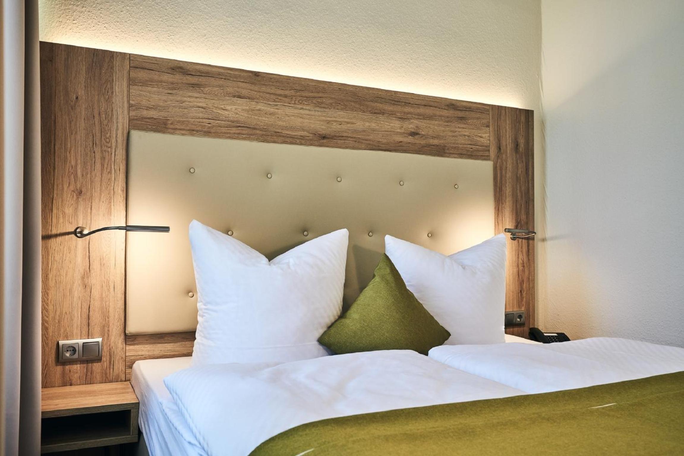 Double Room (1 Adult)