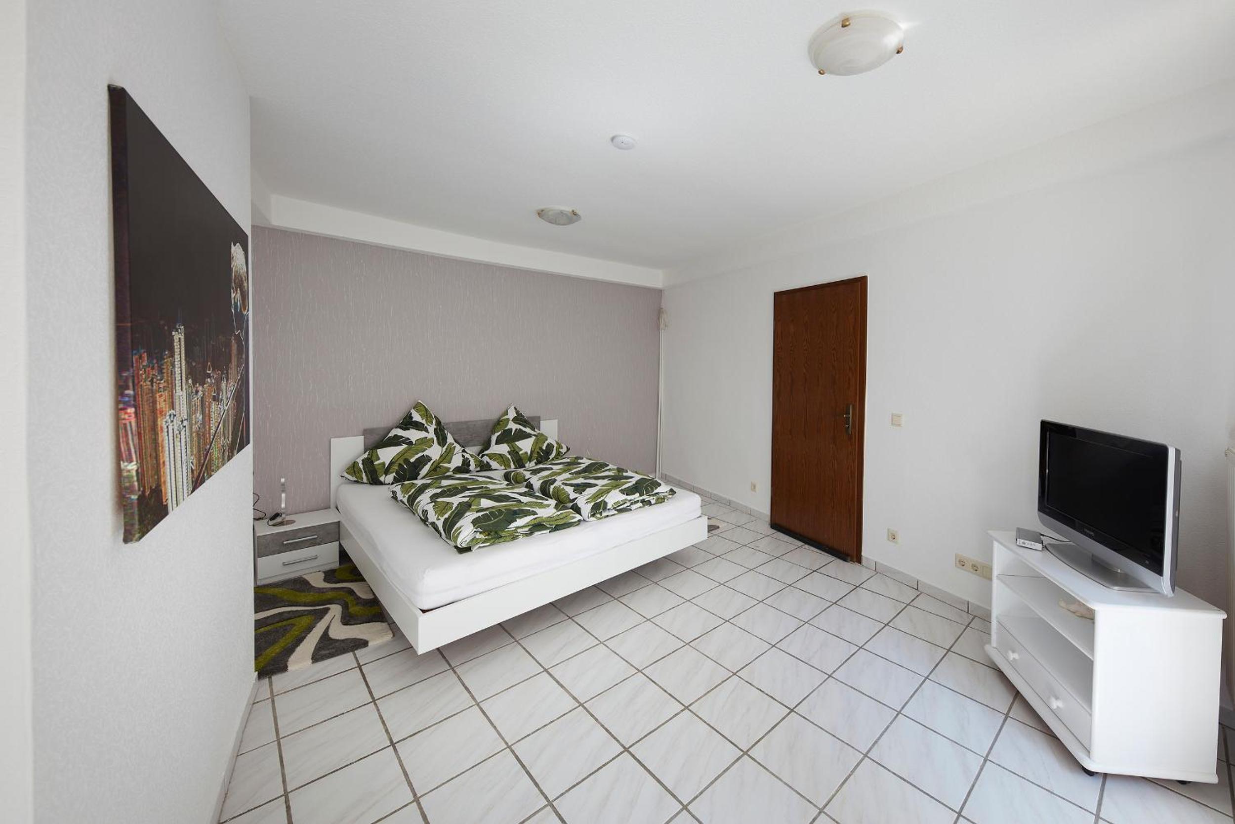 One-Bedroom Apartment photo 3