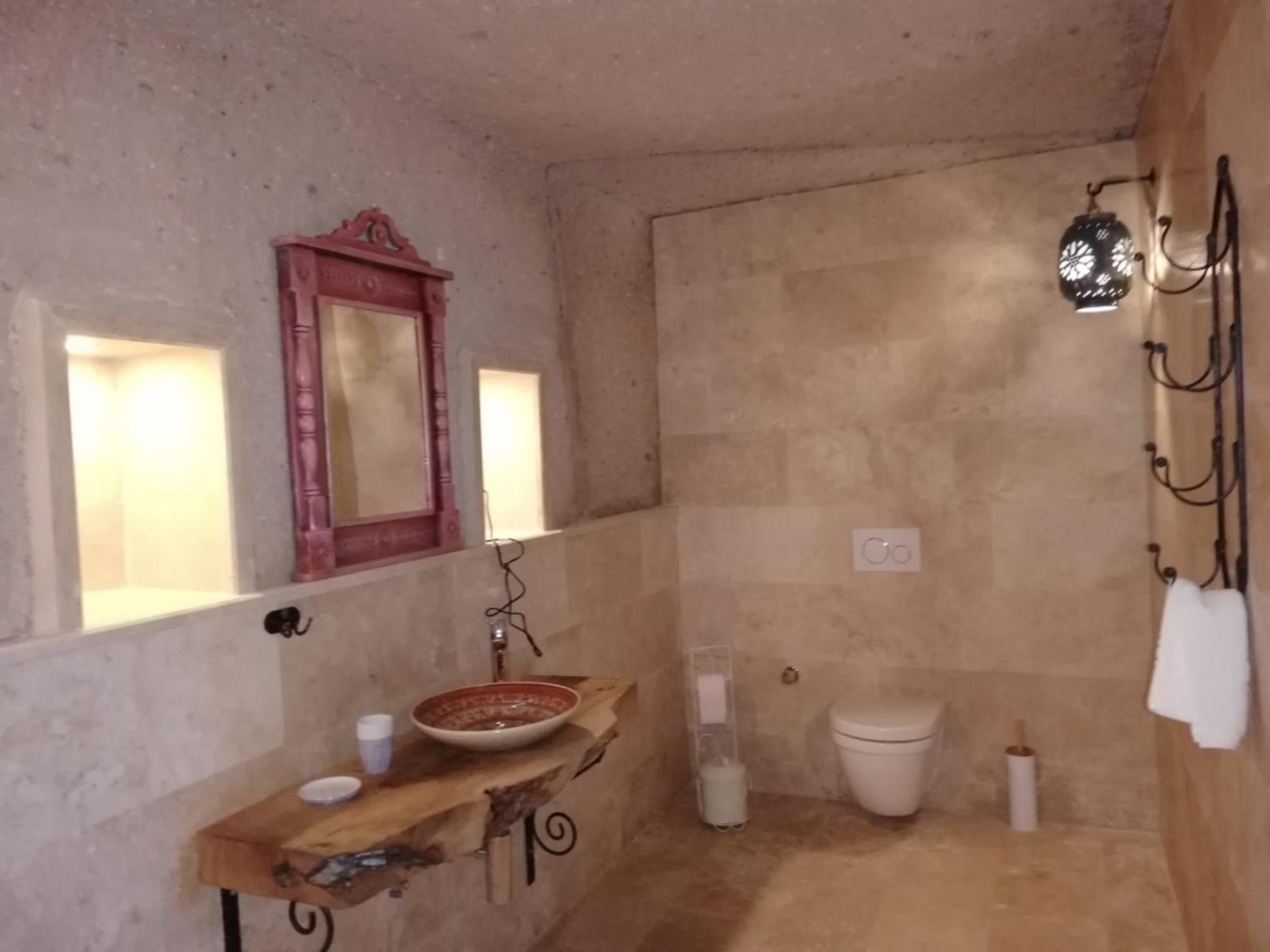 Double Room with Spa Bath - Photo 13