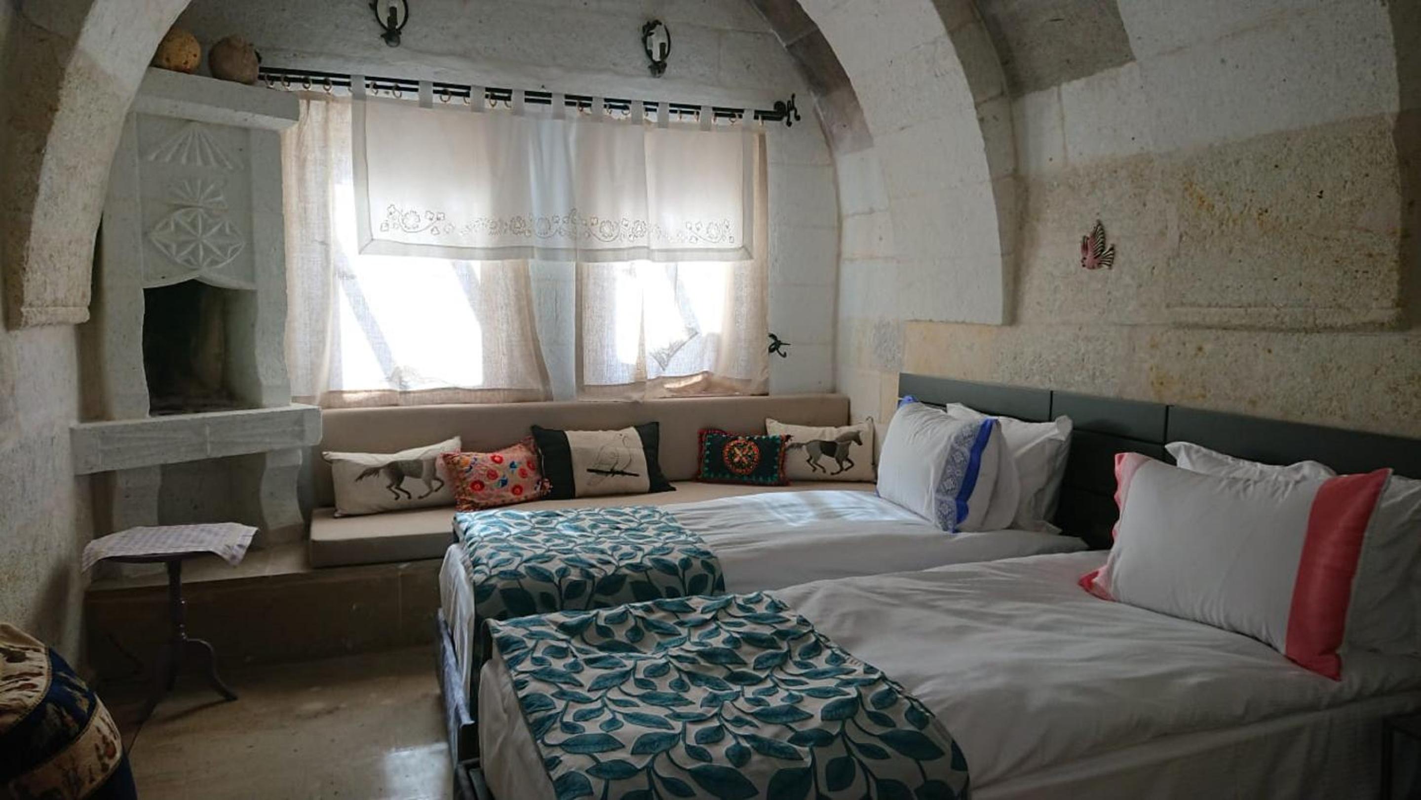 Twin Room with Mountain View - Photo 3