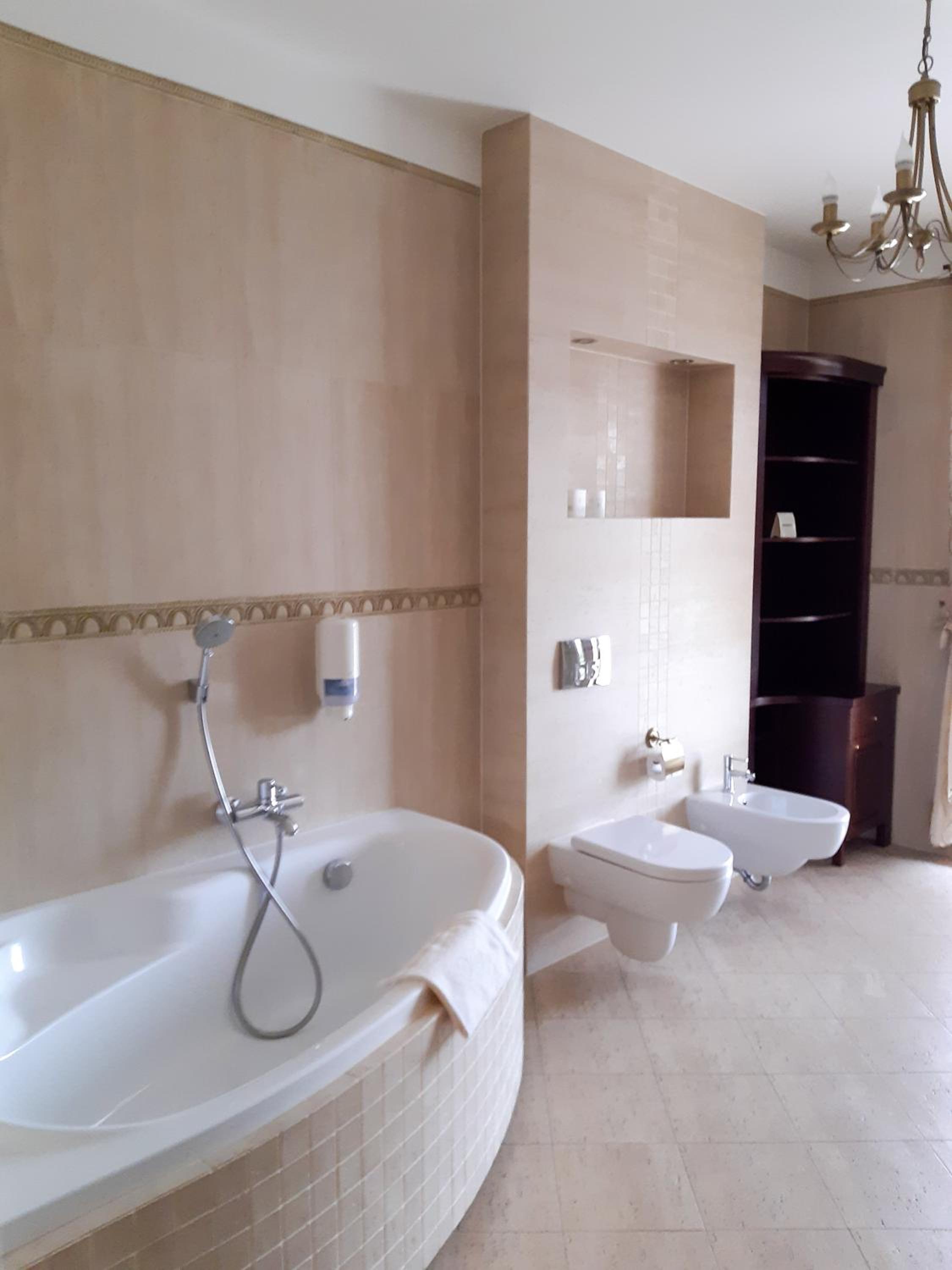 Double or Twin Room with Extra Bed - Photo 18