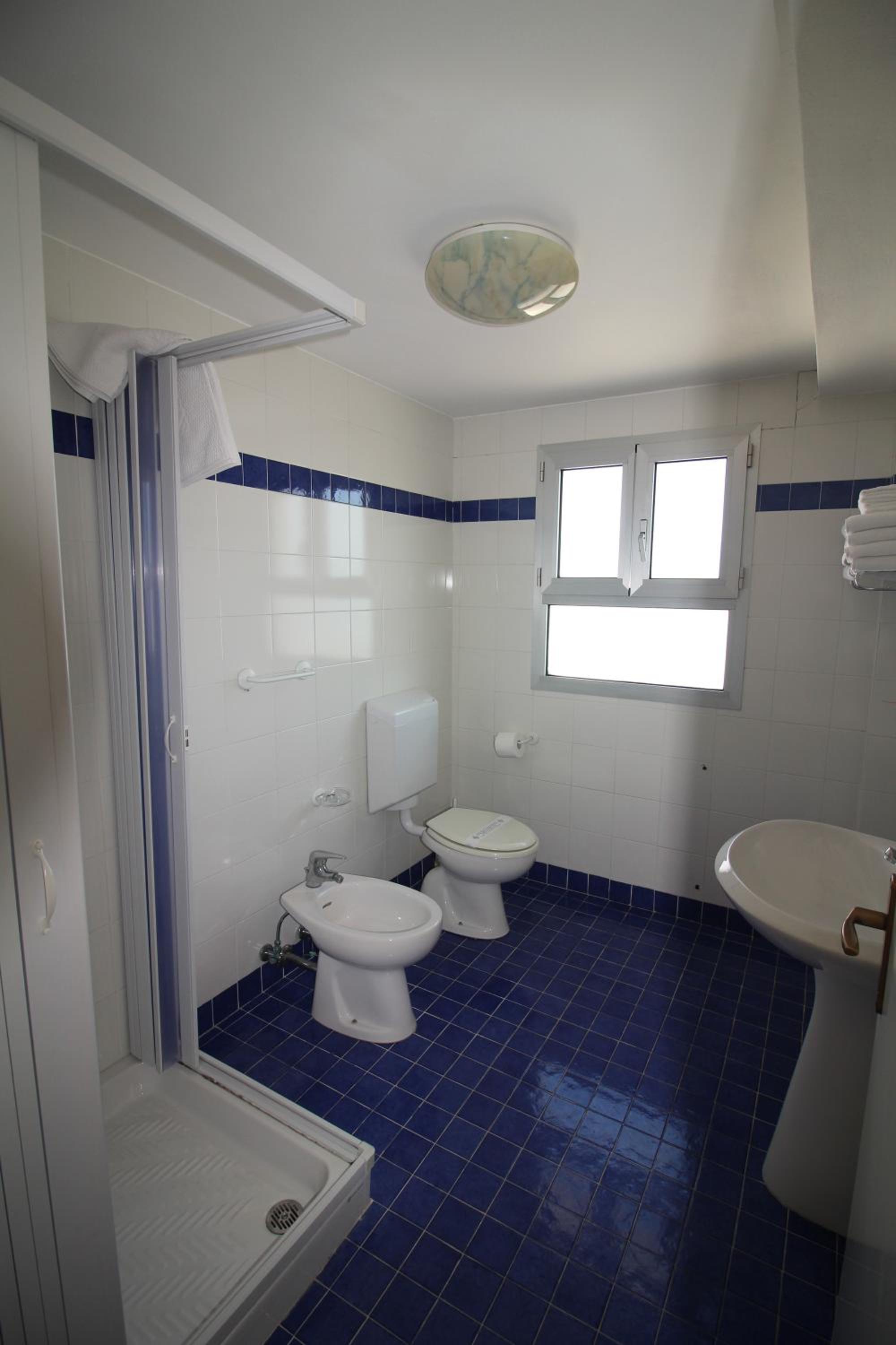 Classic Quadruple Room photo 2