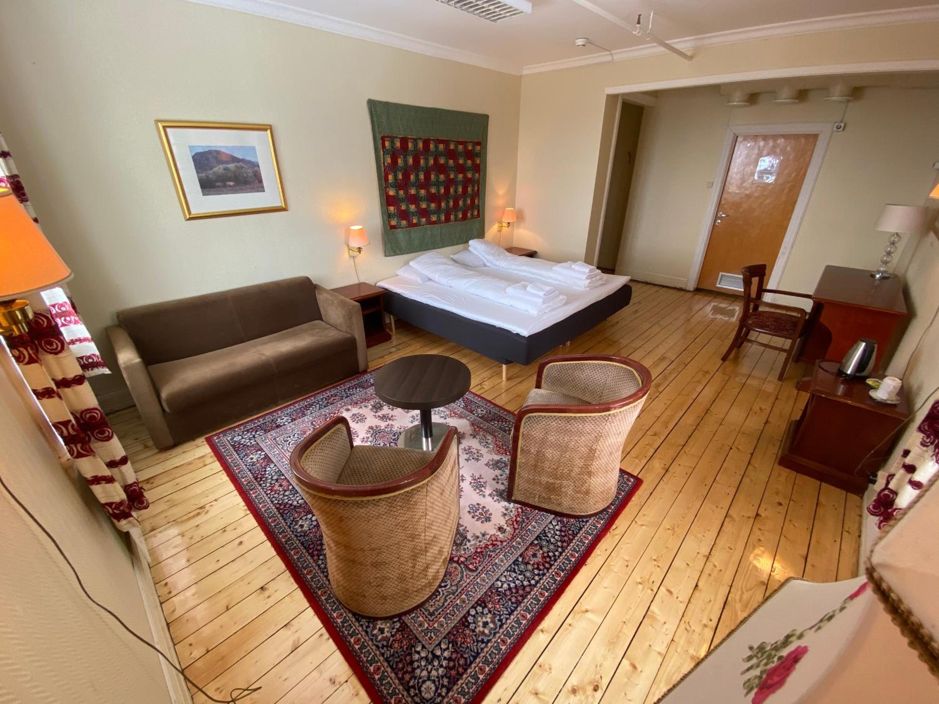 Budget Double Room photo 2