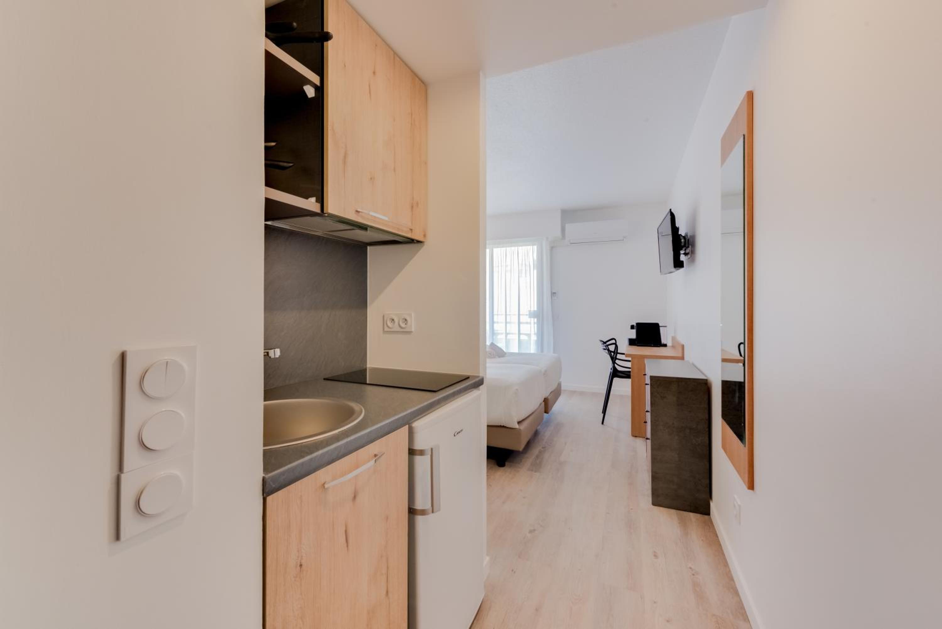 Studio (2 Adults) - Photo 3