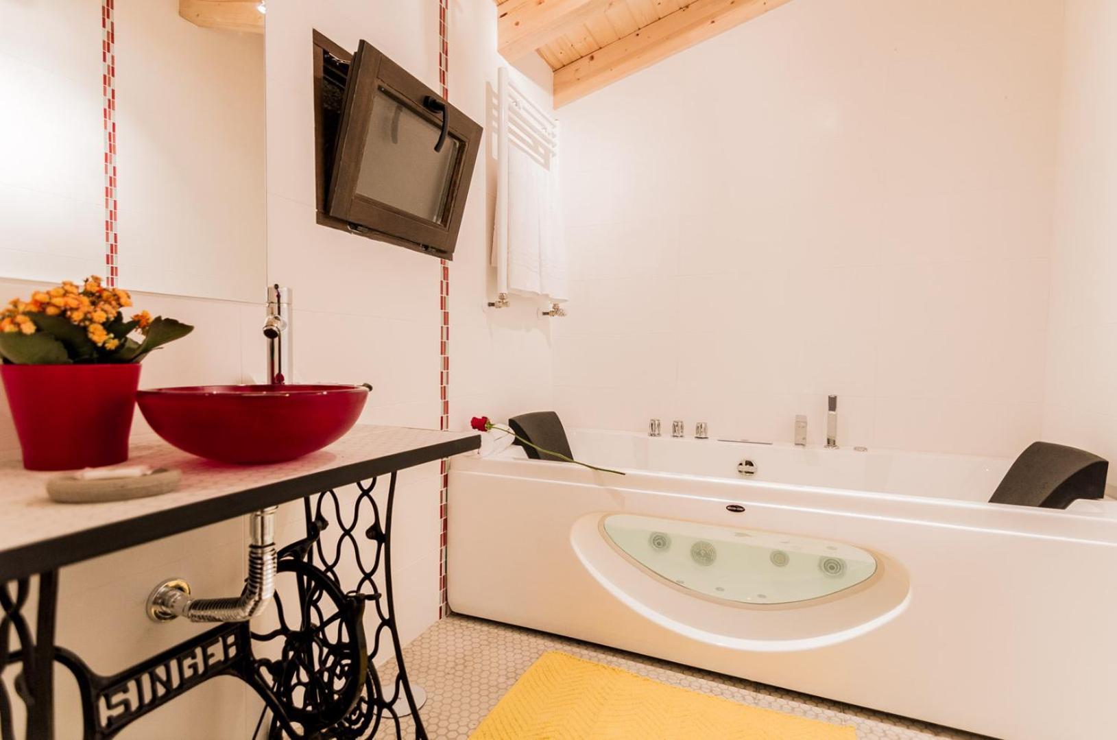 Queen Room with Spa Bath photo 3