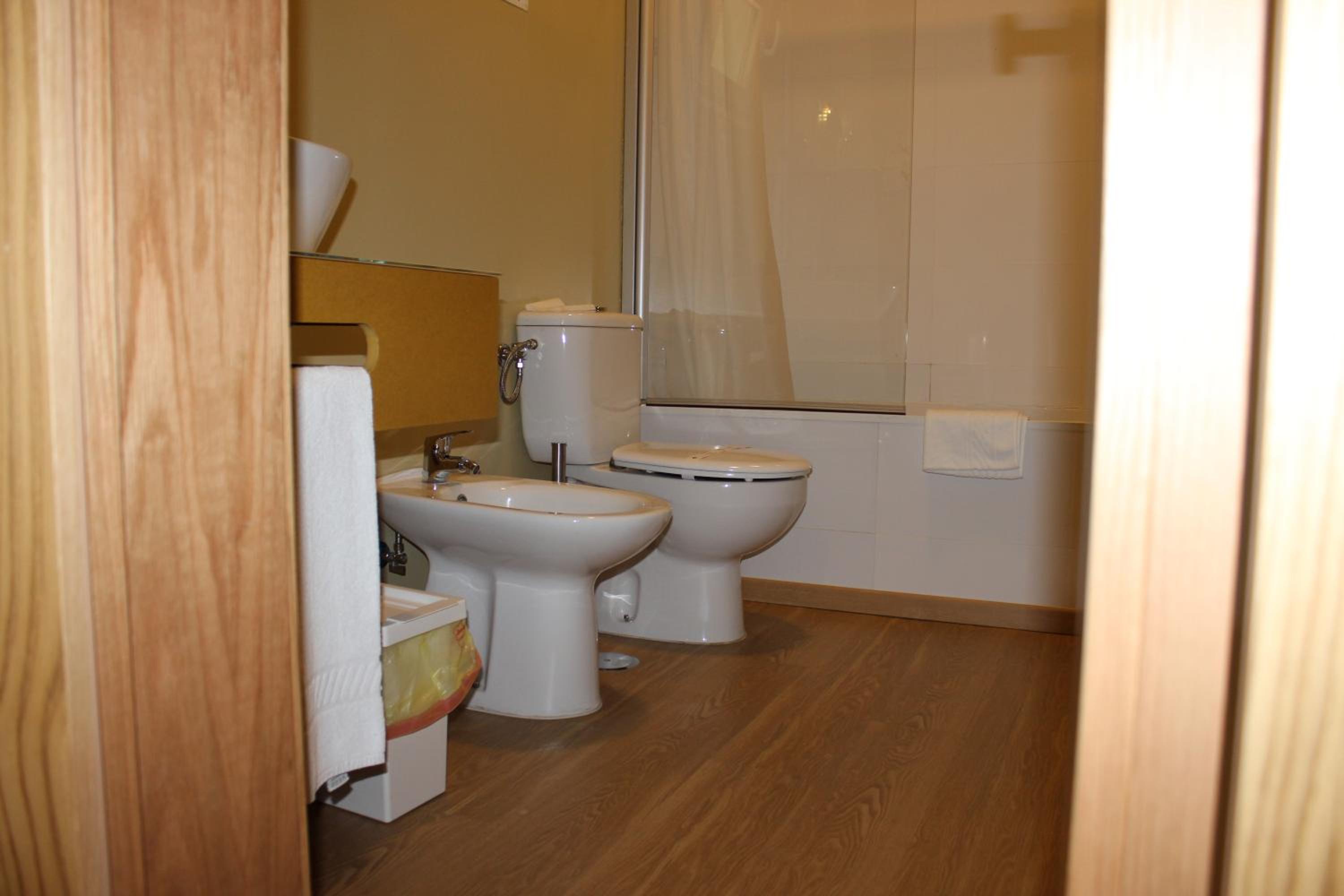 Twin Room Interior View - Photo 4