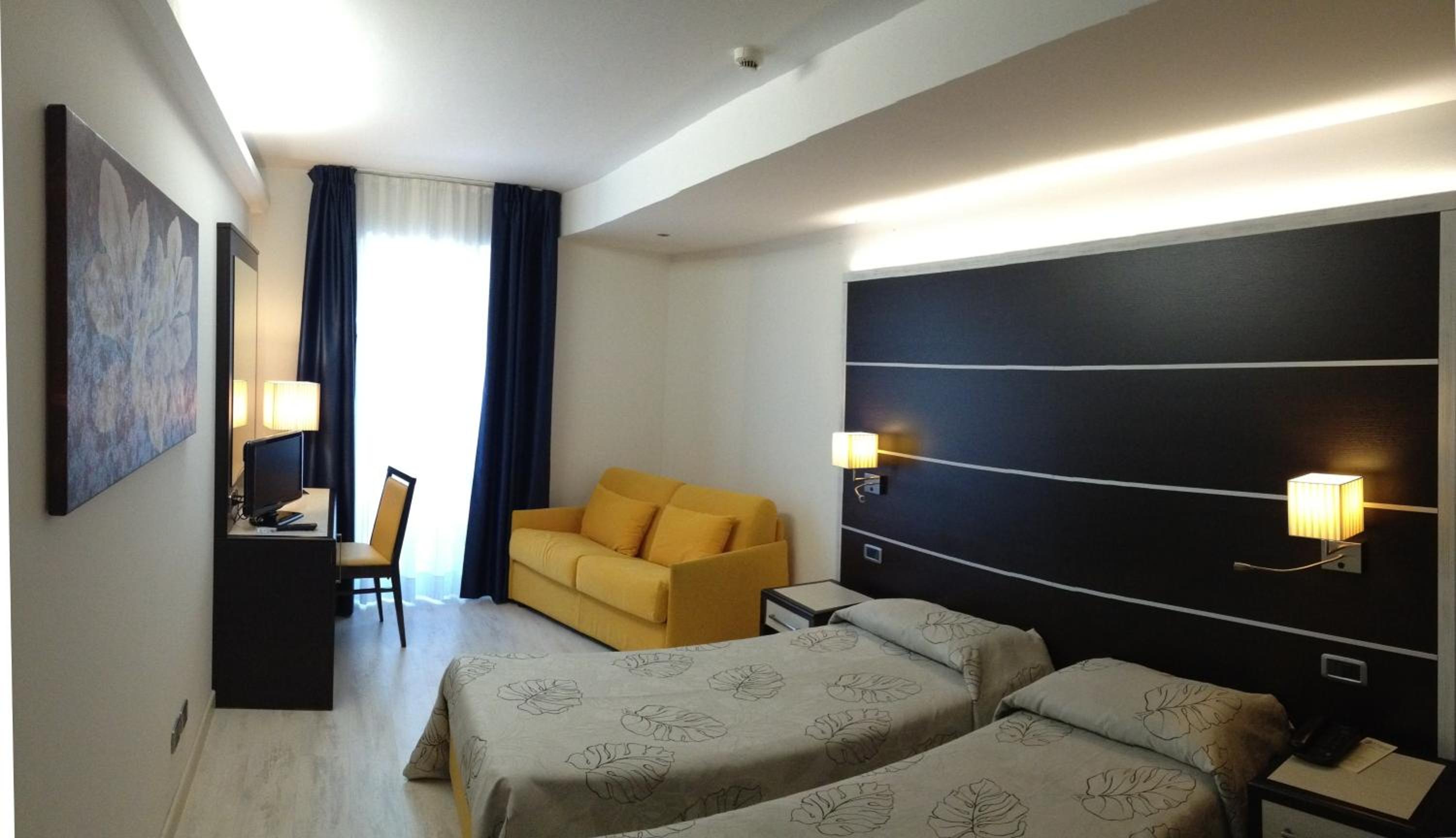 Standard Double or Twin Room with Balcony photo 2