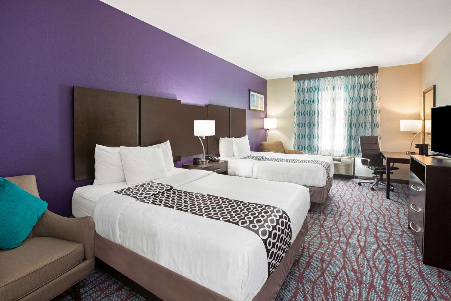 Deluxe Queen Room with Two Queen Beds - Photo 2