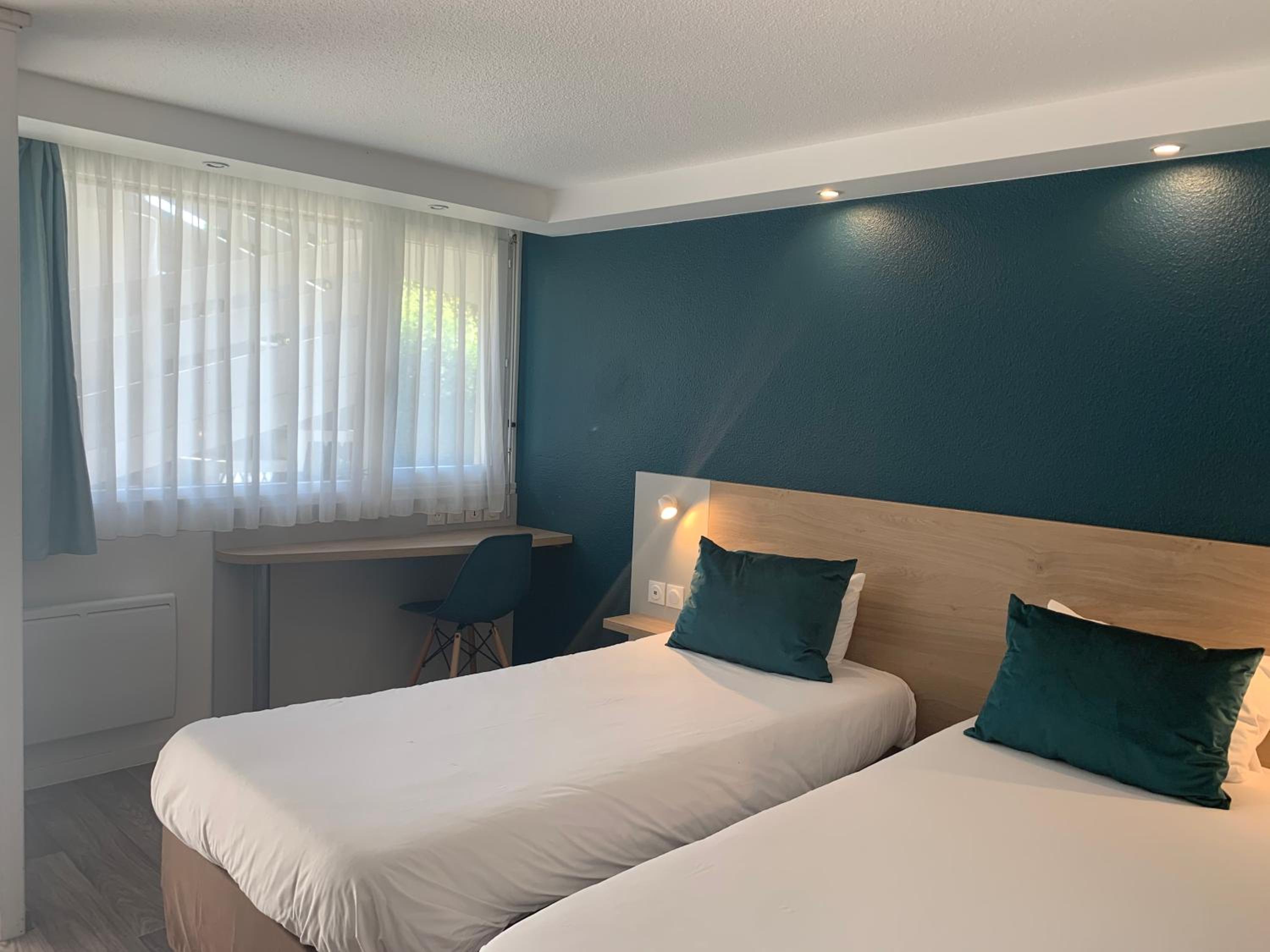 Twin Room - Photo 2