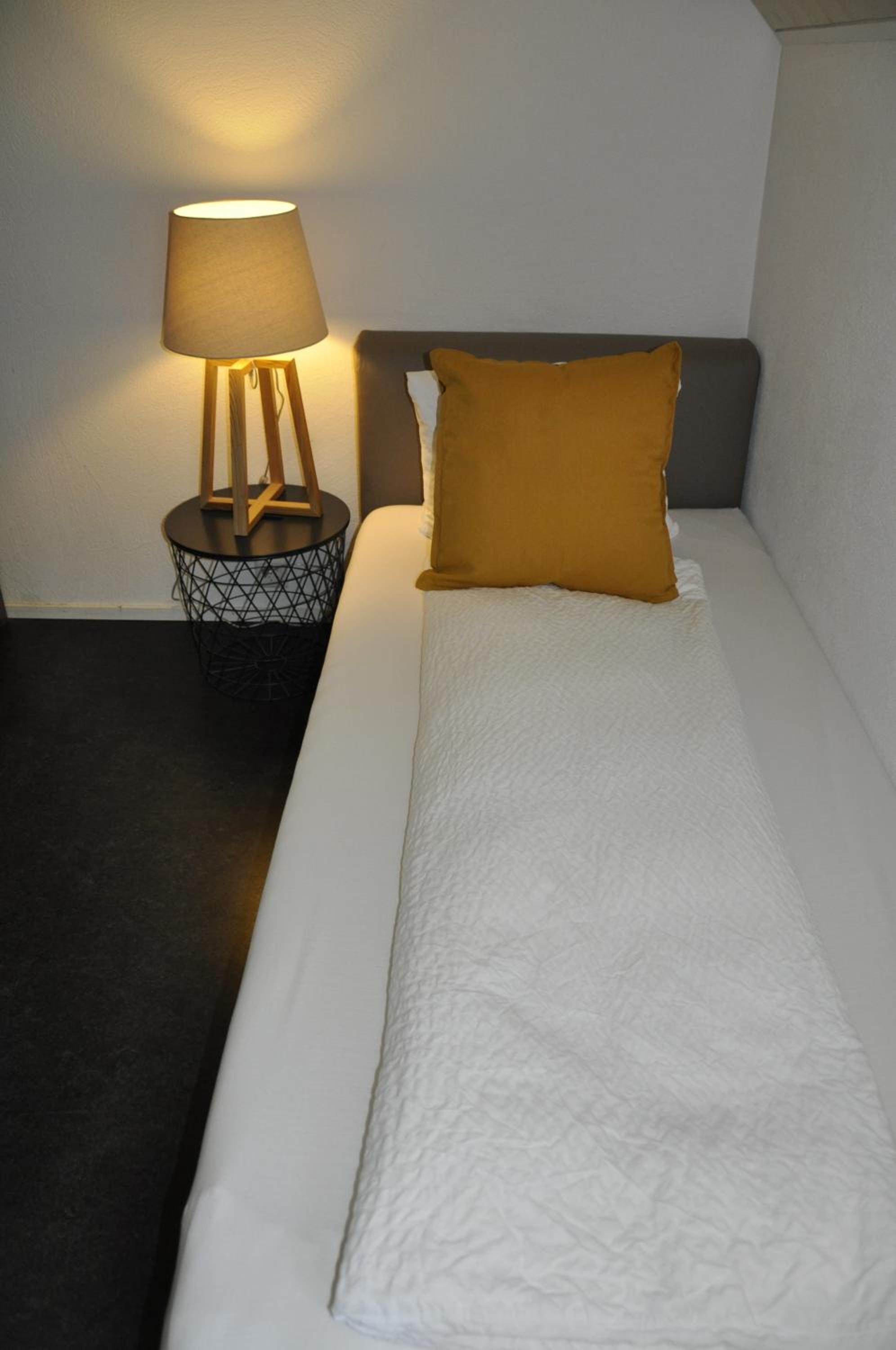Single Room with Shared Bathroom photo 3