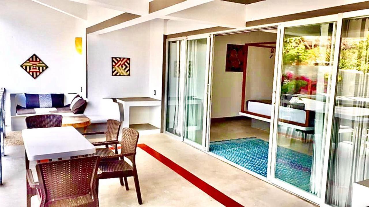 Master Two King bedroom with Balcony - Photo 4