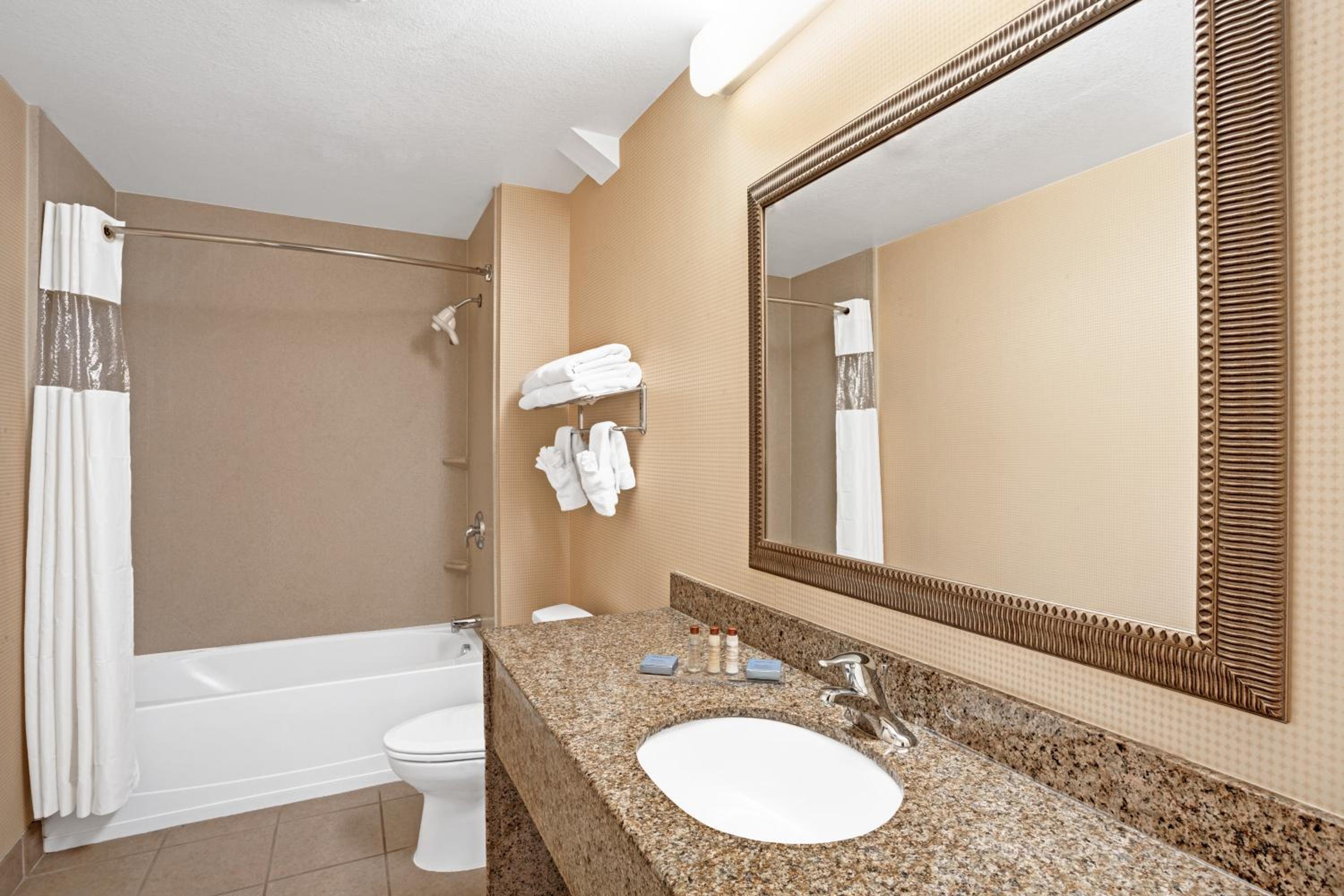 King Room - Non-Smoking - Photo 2