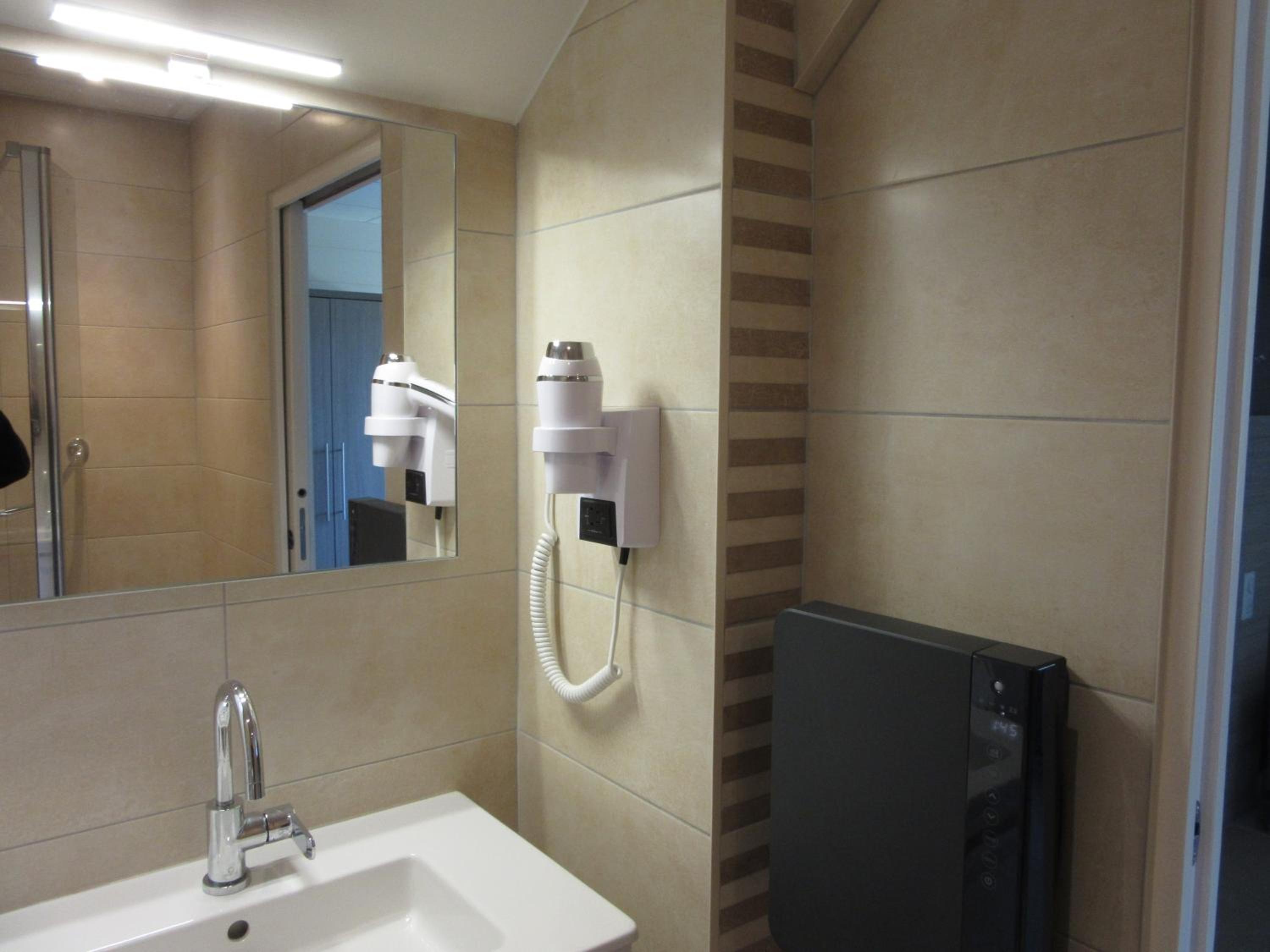 Double Room - Photo 4