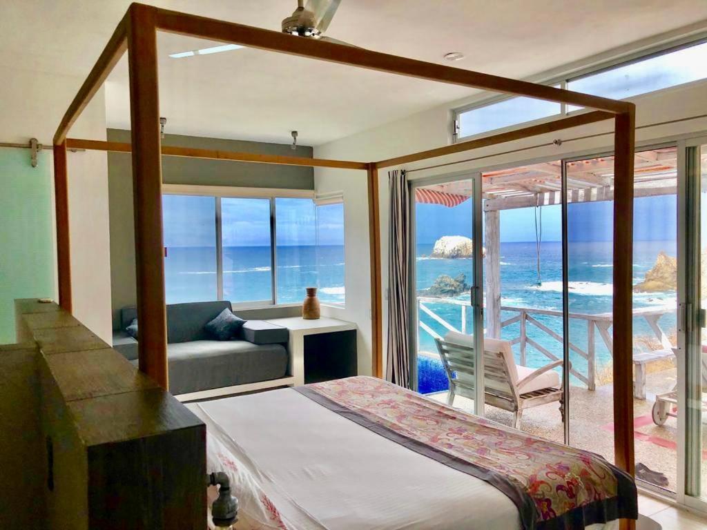 Deluxe Suite with Sea View - Photo 6