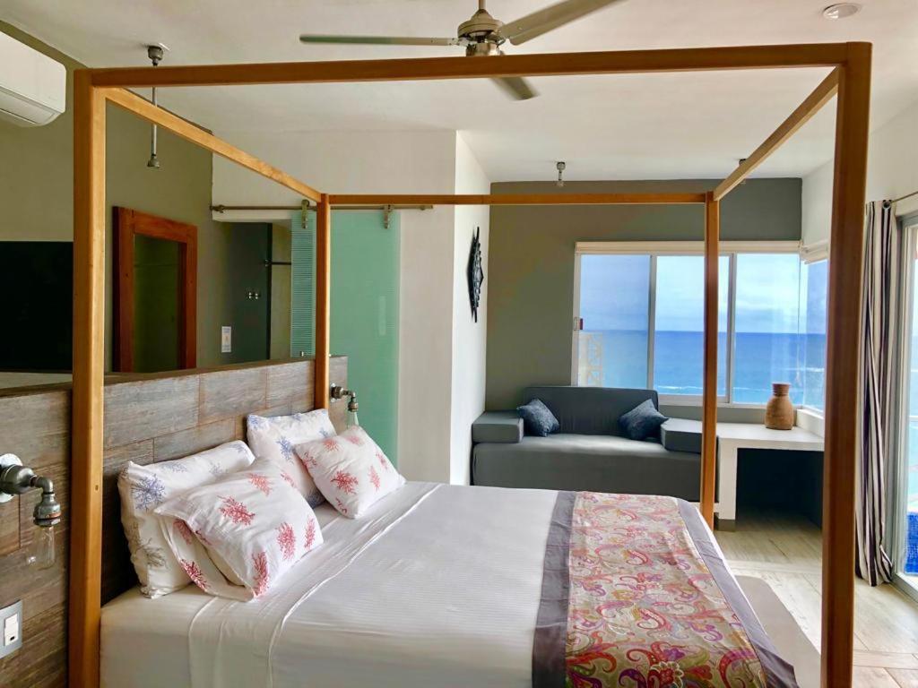 Deluxe Suite with Sea View - Photo 1
