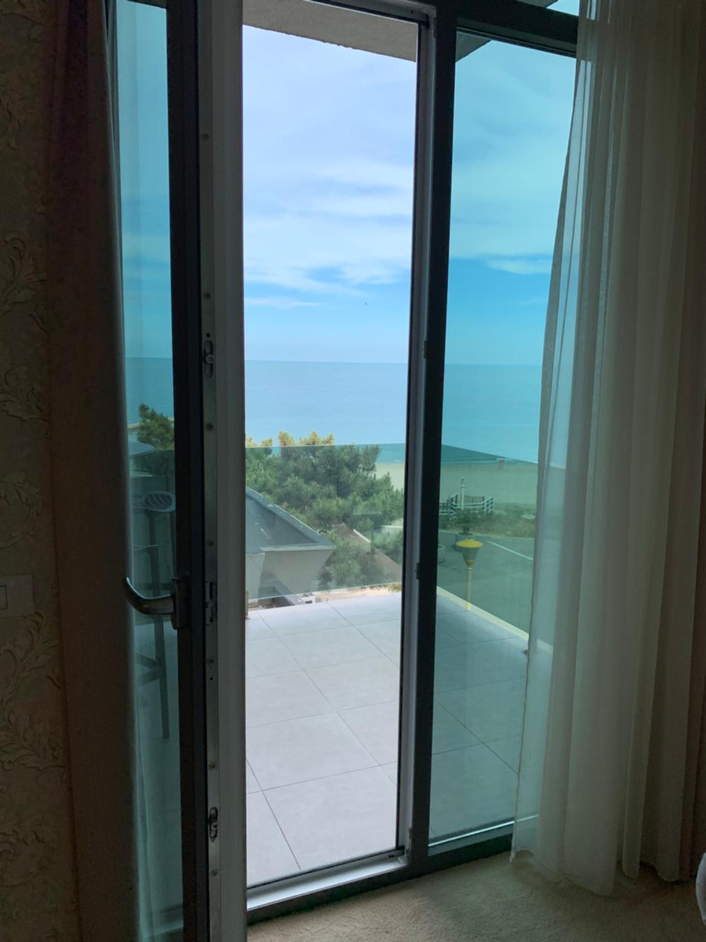 Deluxe Suite with Sea View - Photo 15