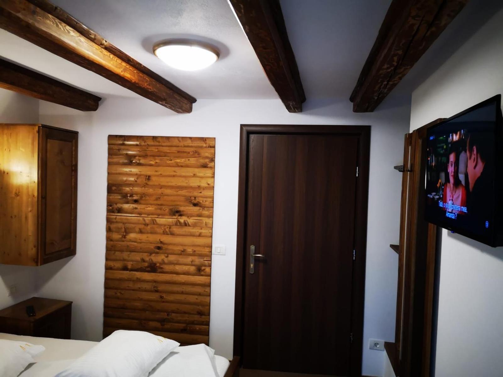 Double Room - Photo 10