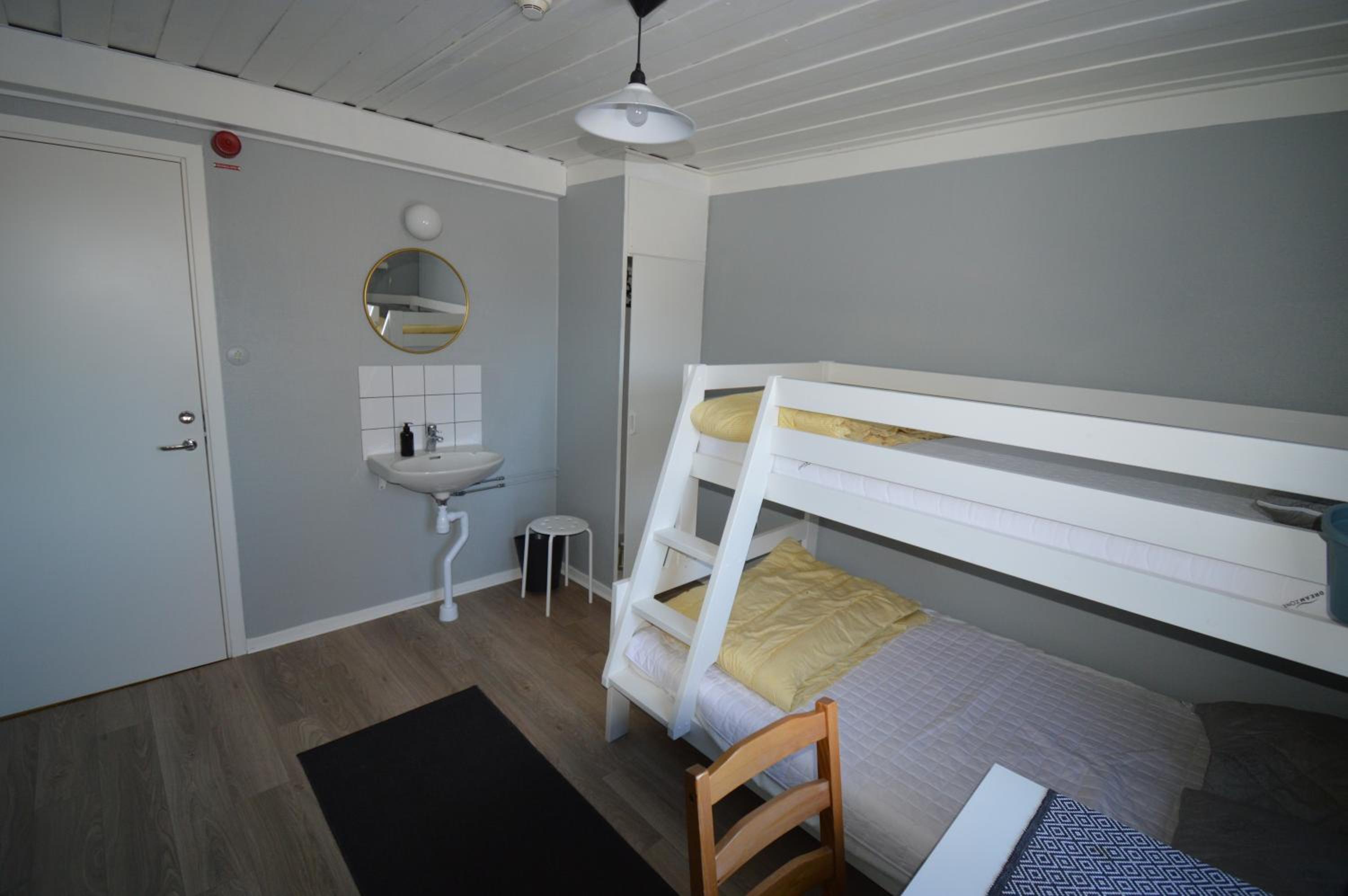 Budget Twin Room - Photo 3