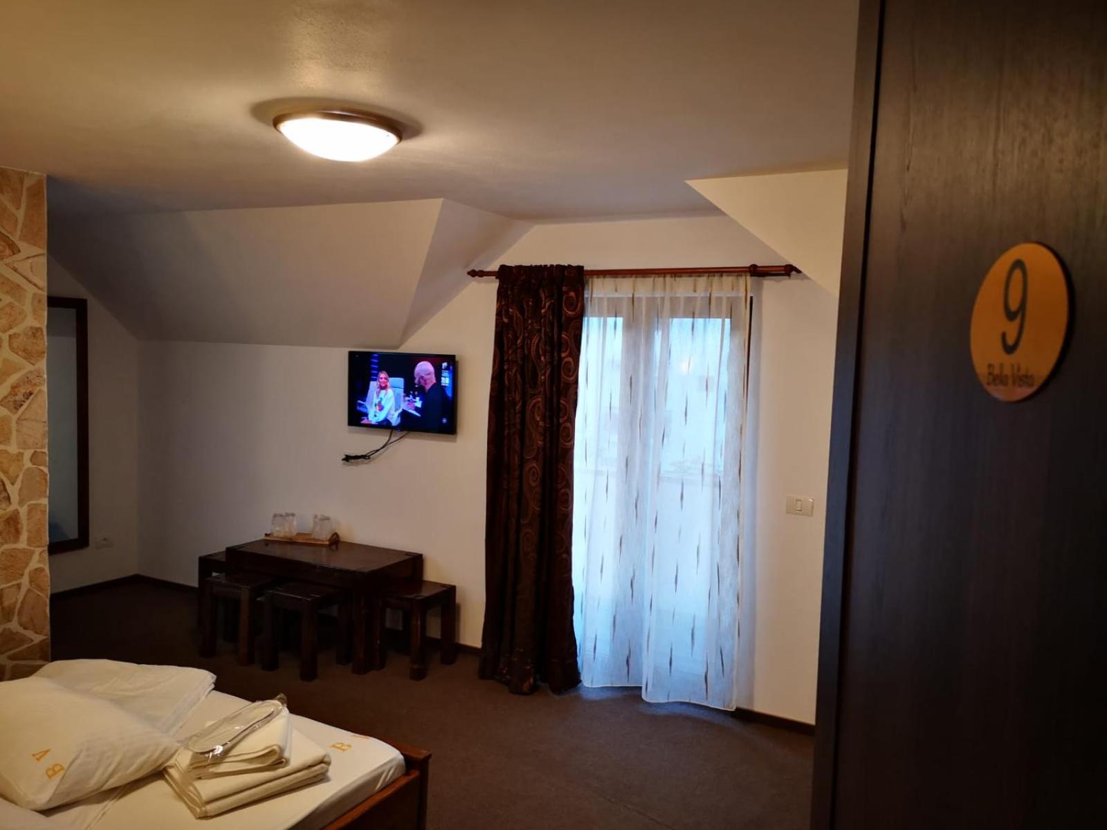Quadruple Room with Balcony - Photo 3