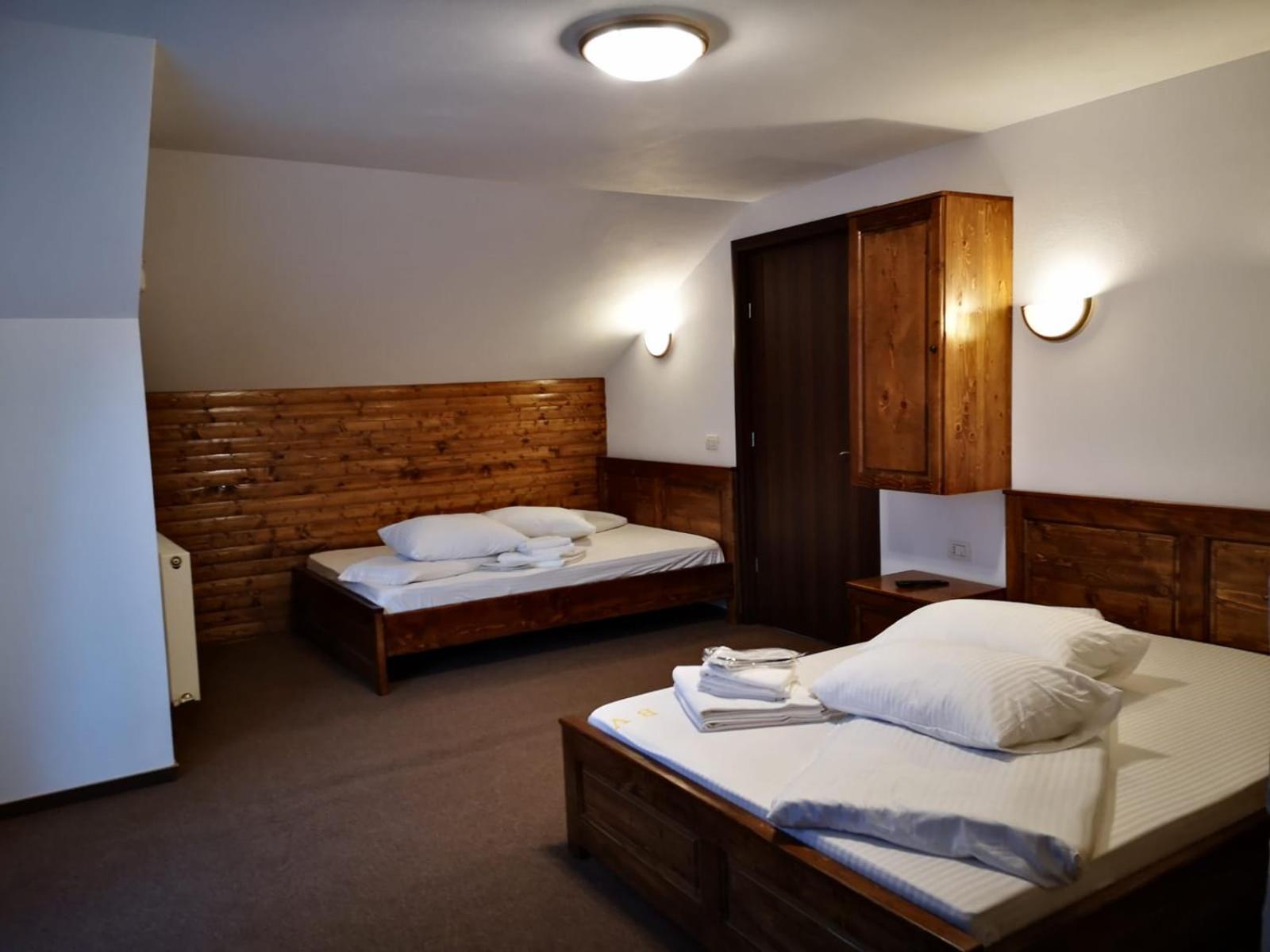 Quadruple Room with Balcony - Photo 2