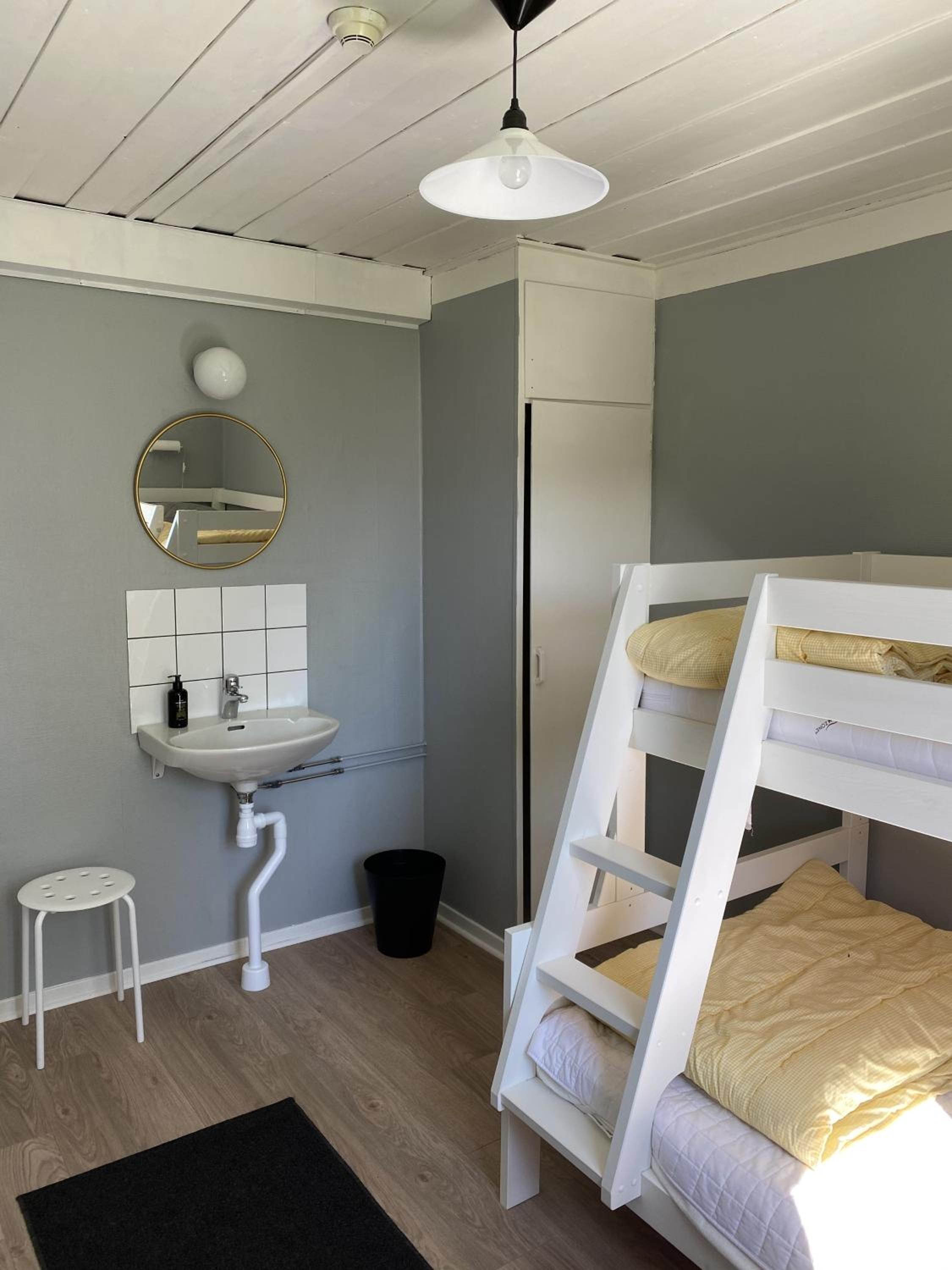 Budget Twin Room - Photo 4