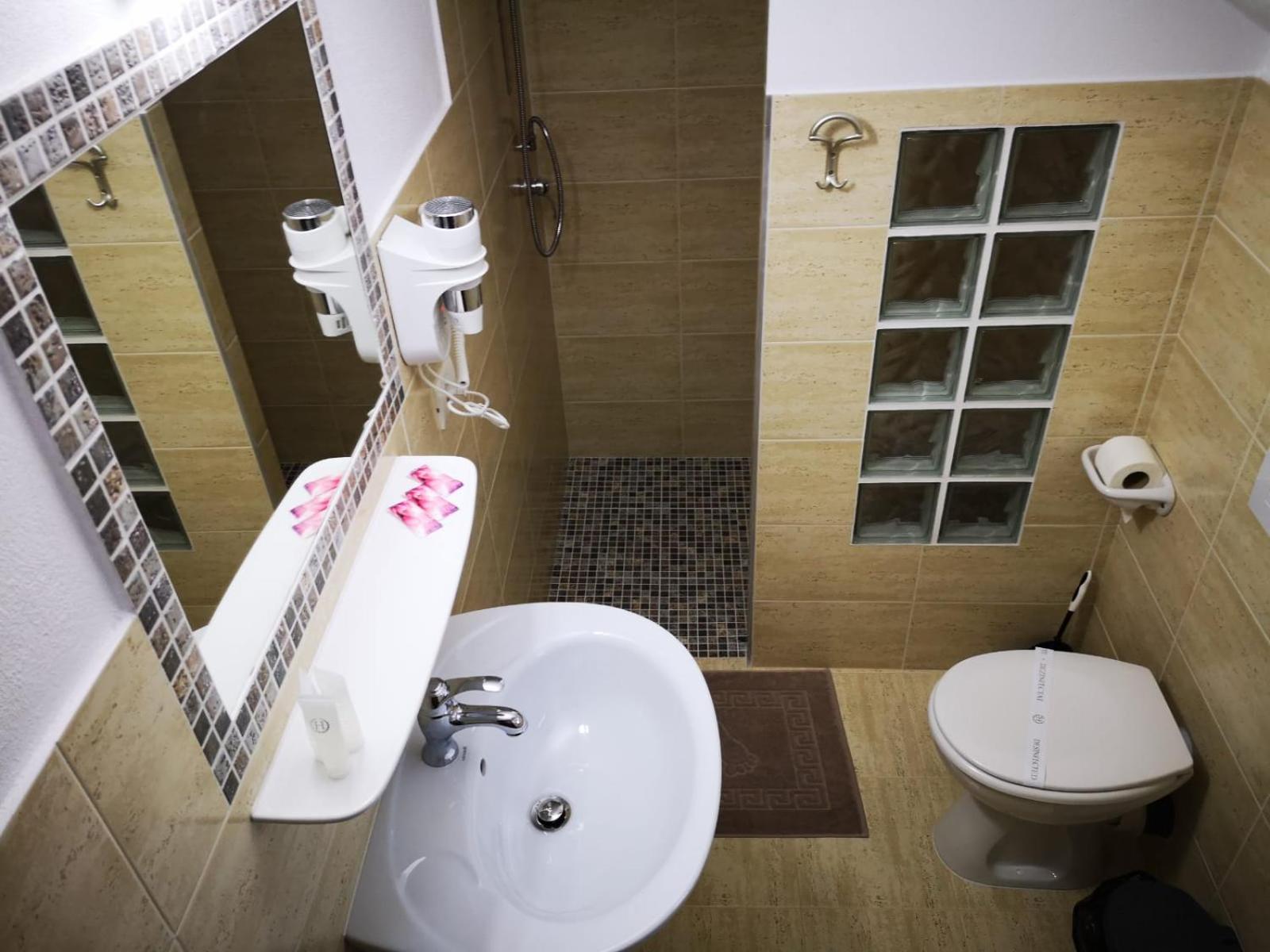 Triple Room - Photo 5