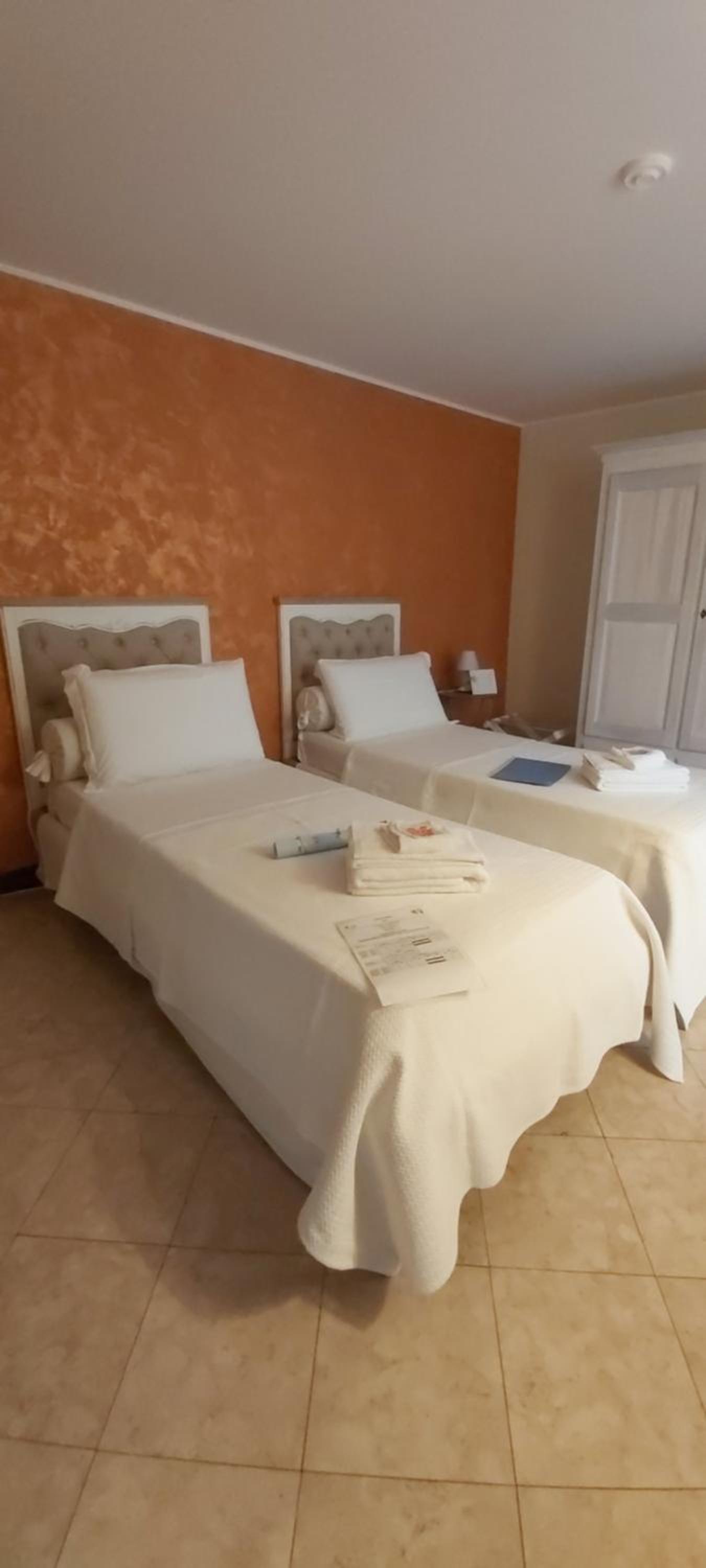 Double or Twin Room - Photo 7