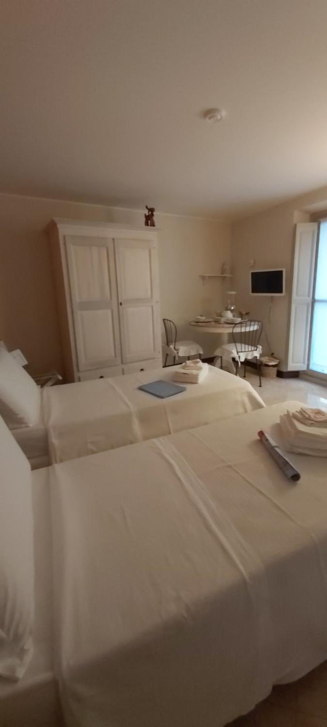 Double or Twin Room - Photo 9