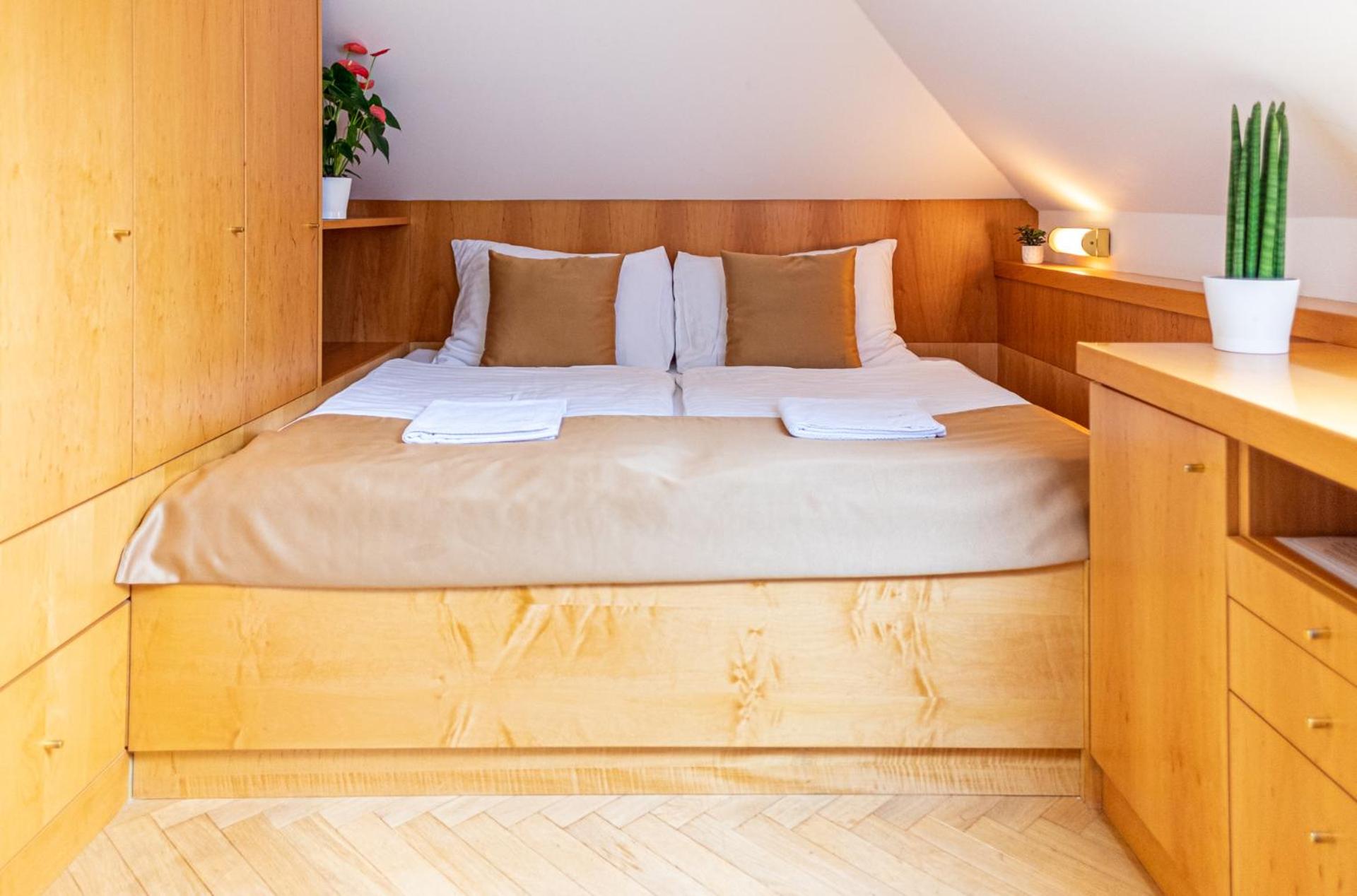 Small Double Room - Photo 6