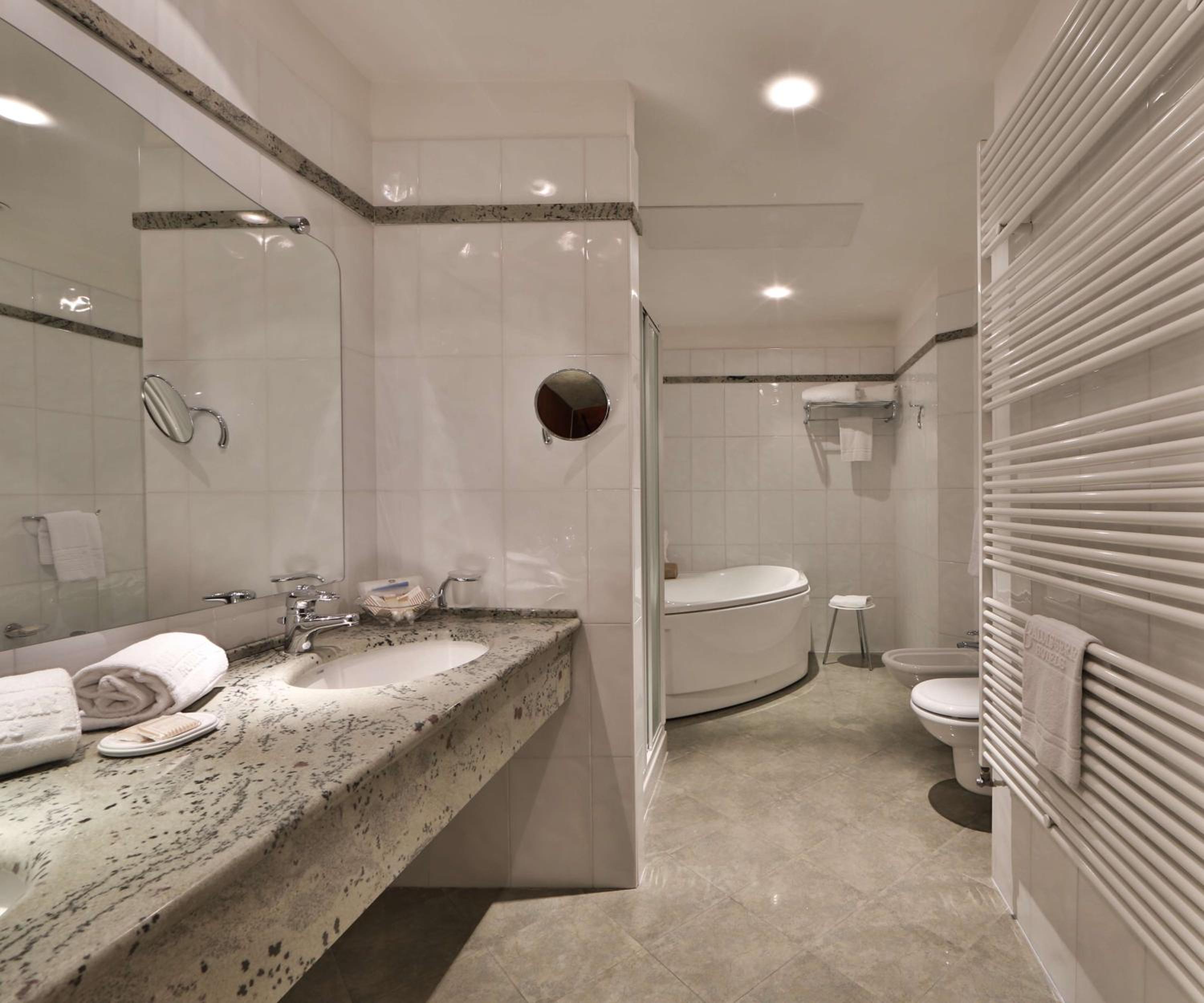 Suite - Photo 4