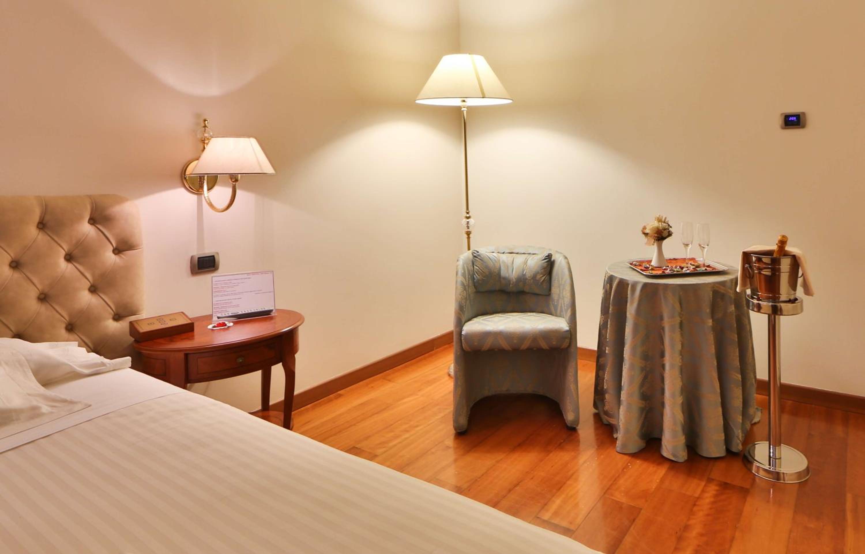 Executive Double Room - Photo 10