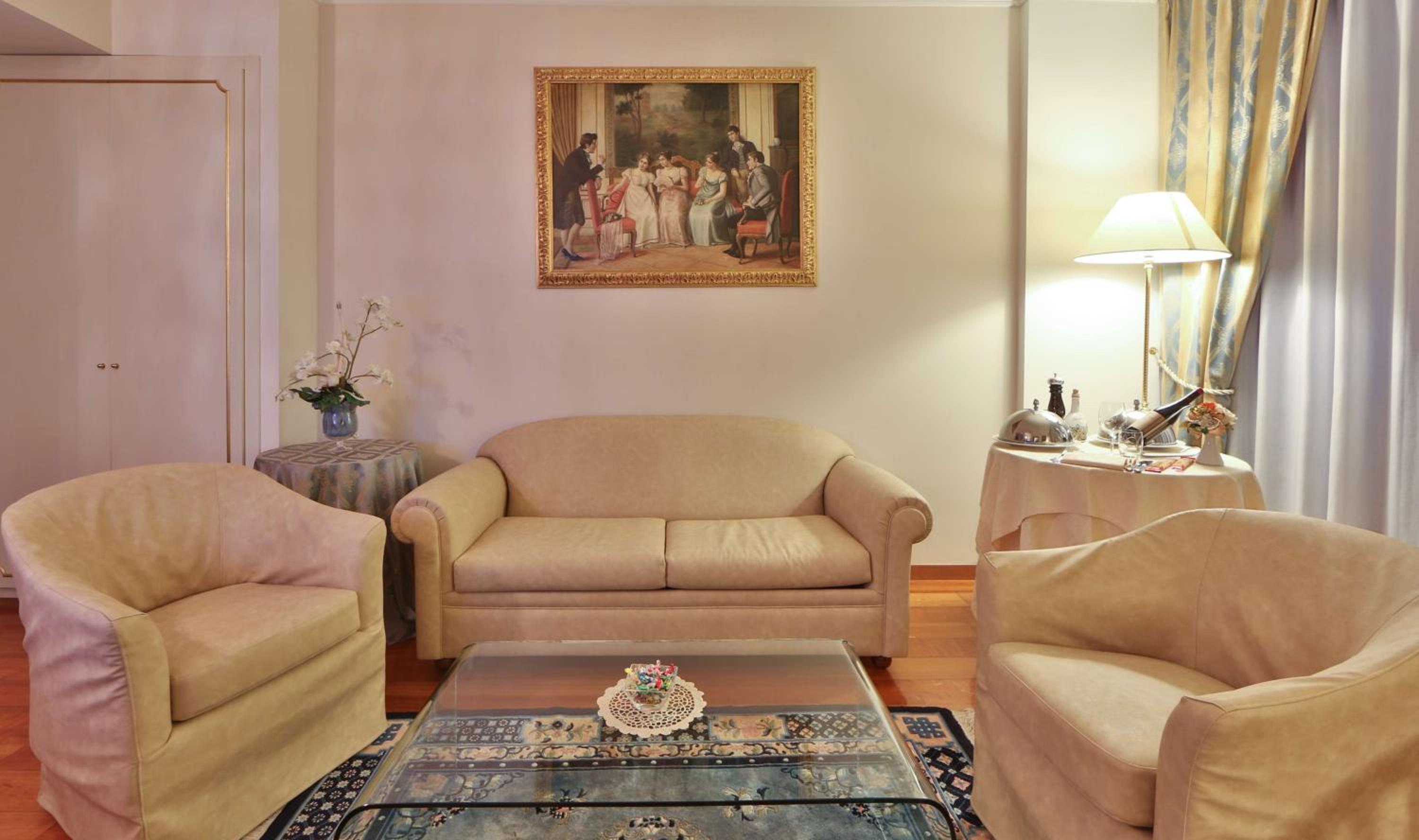Suite - Photo 5