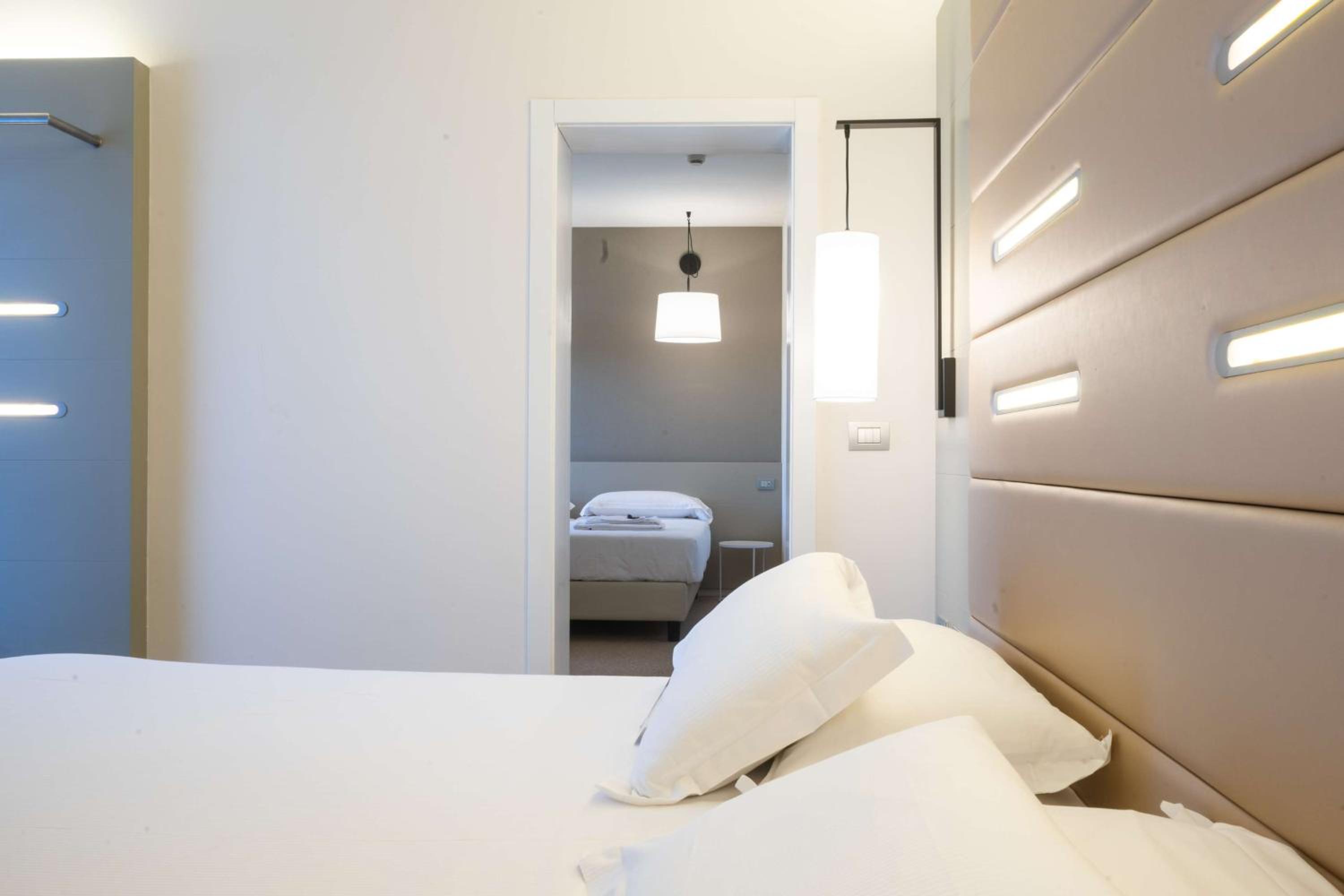 Standard Quadruple Room - Photo 9