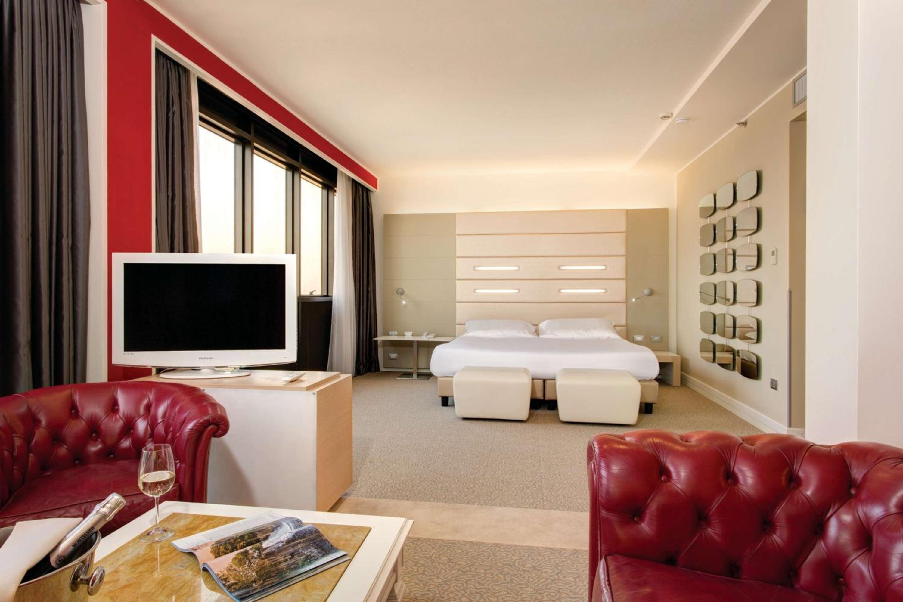 Deluxe Junior Suite - Photo 5