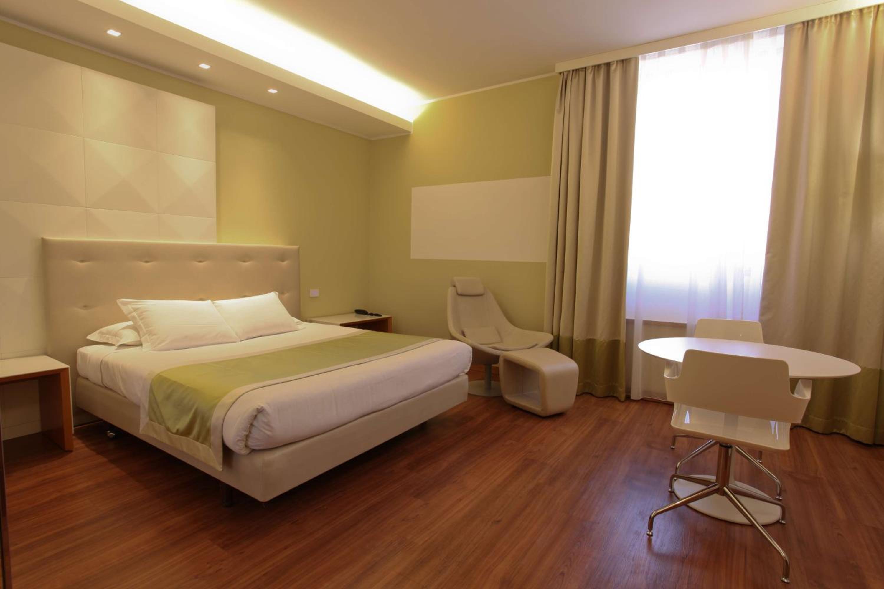 Comfort Queen Room - Photo 3