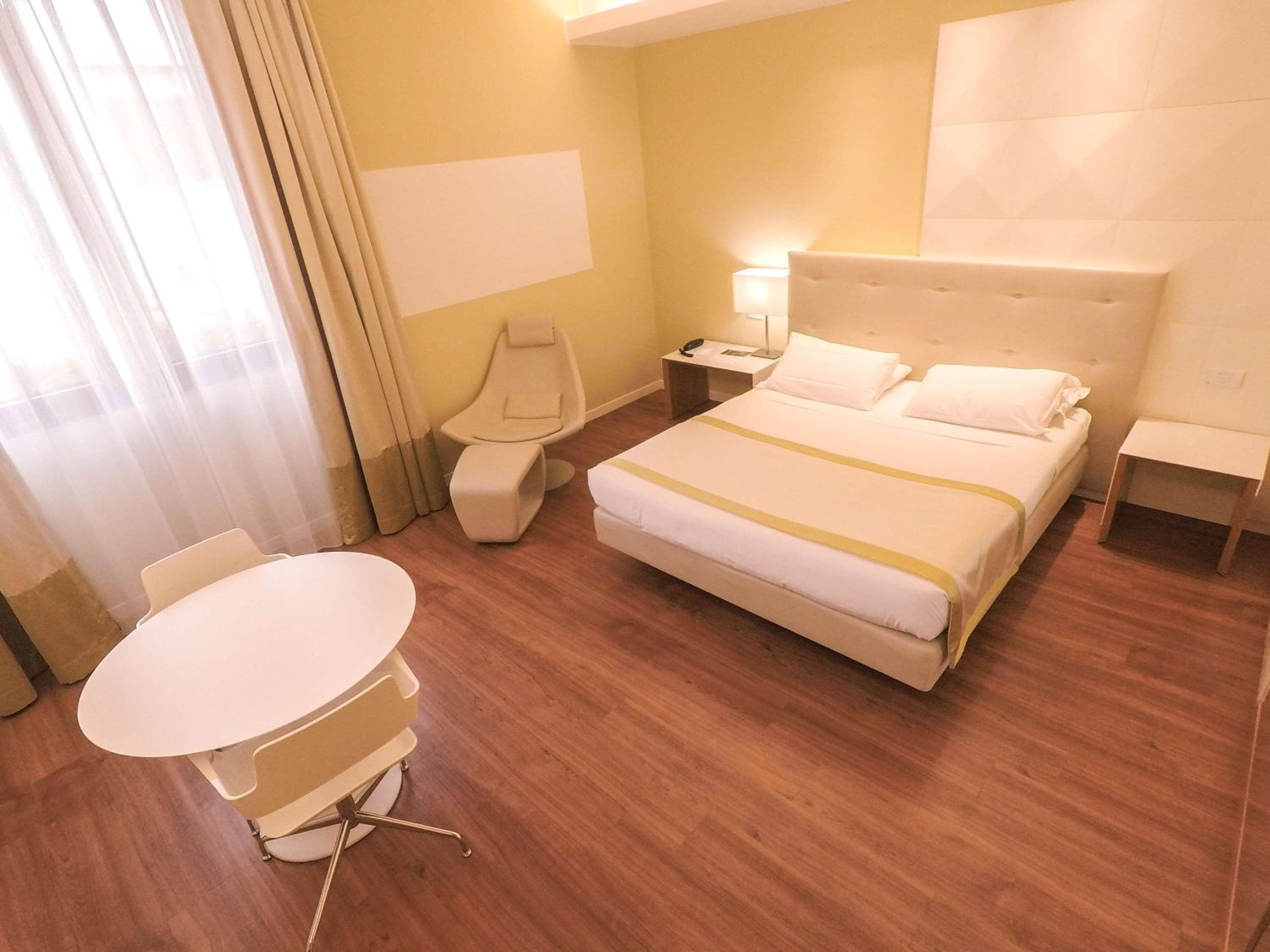 Comfort Queen Room - Photo 1