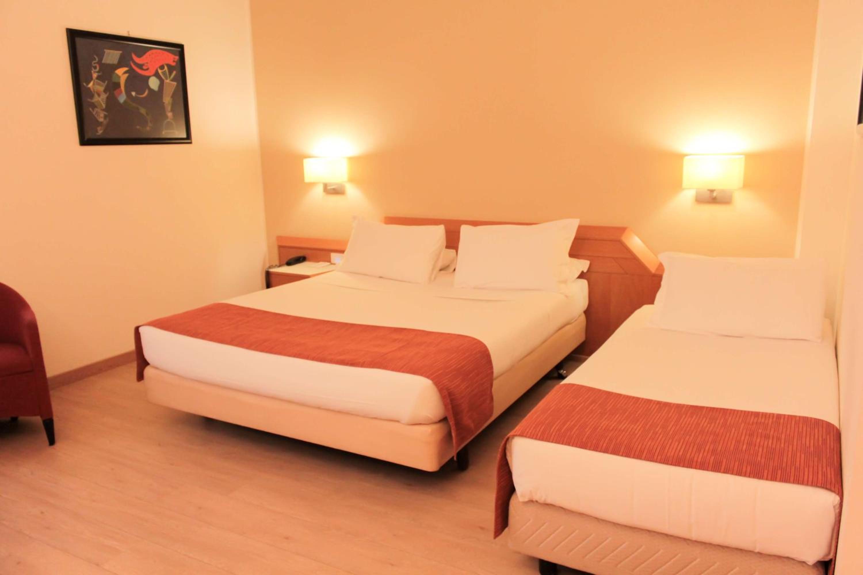 Triple Room - Photo 13